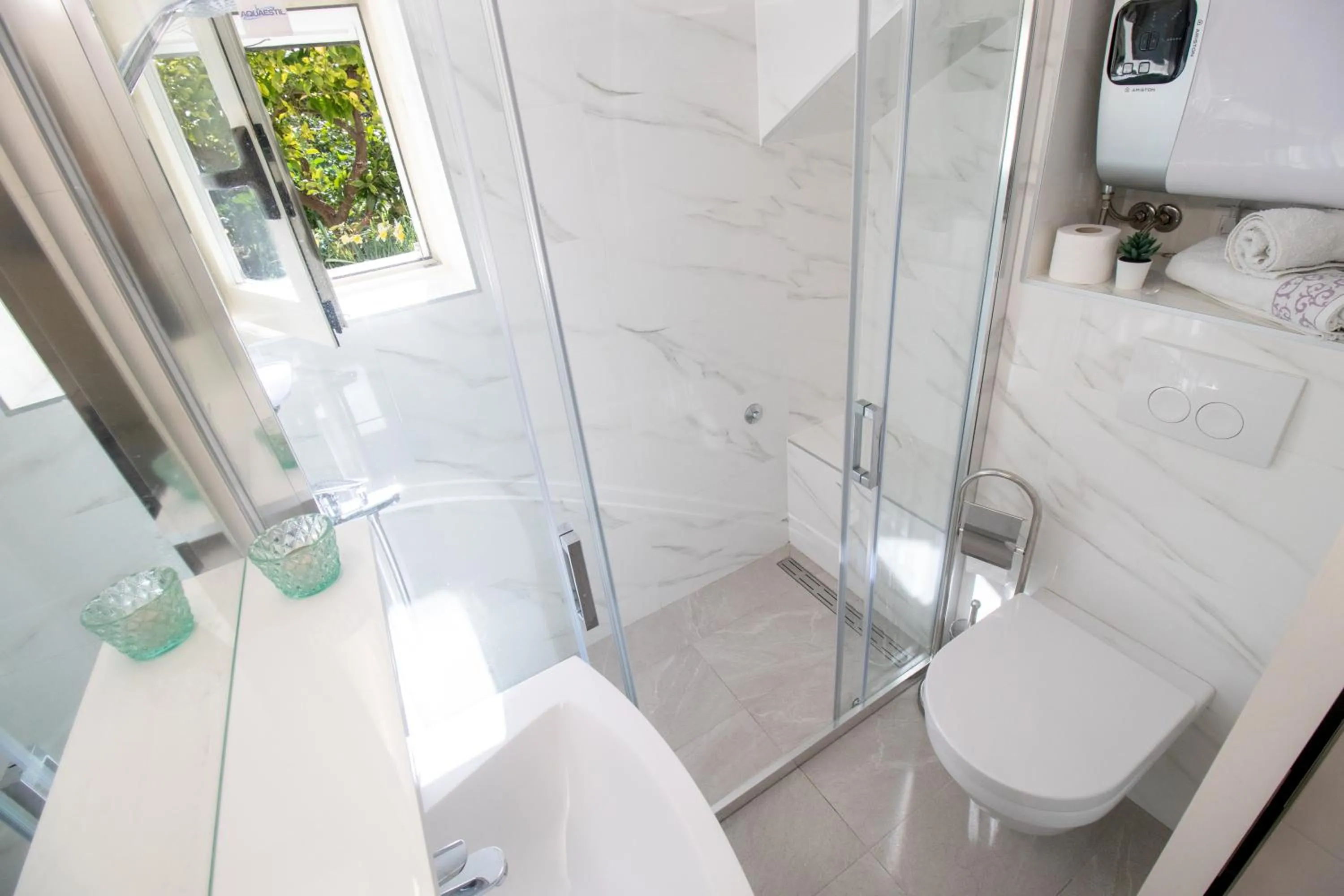 Shower in Guest House Steel