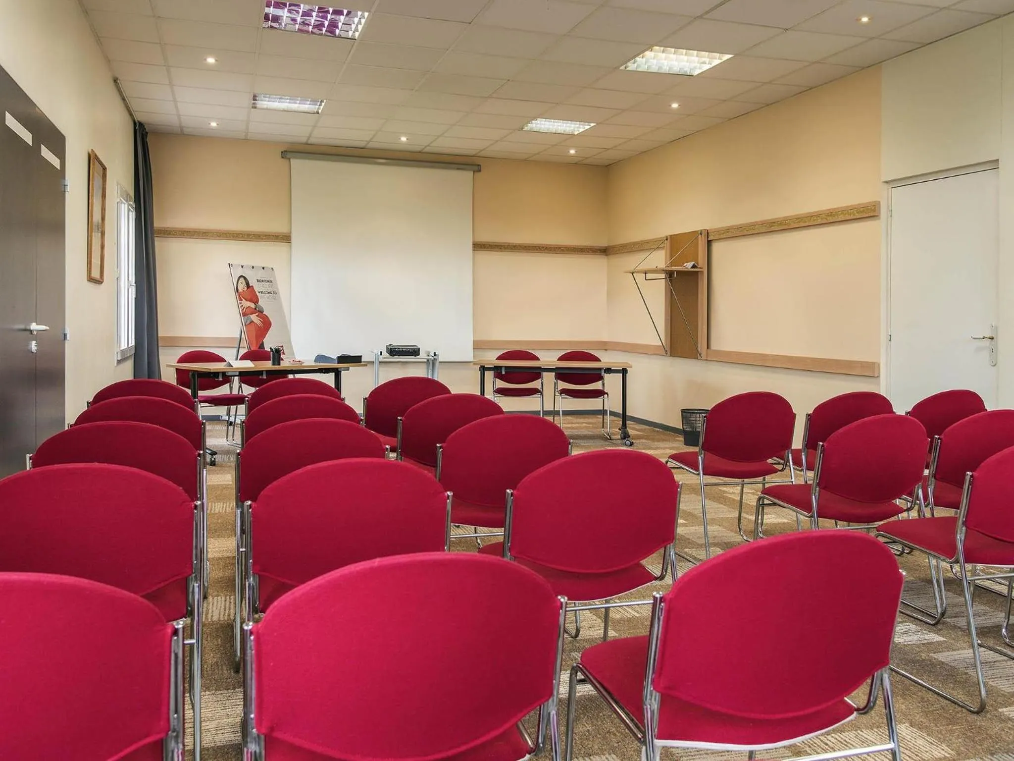 Meeting/conference room in ibis Falaise Coeur de Normandie