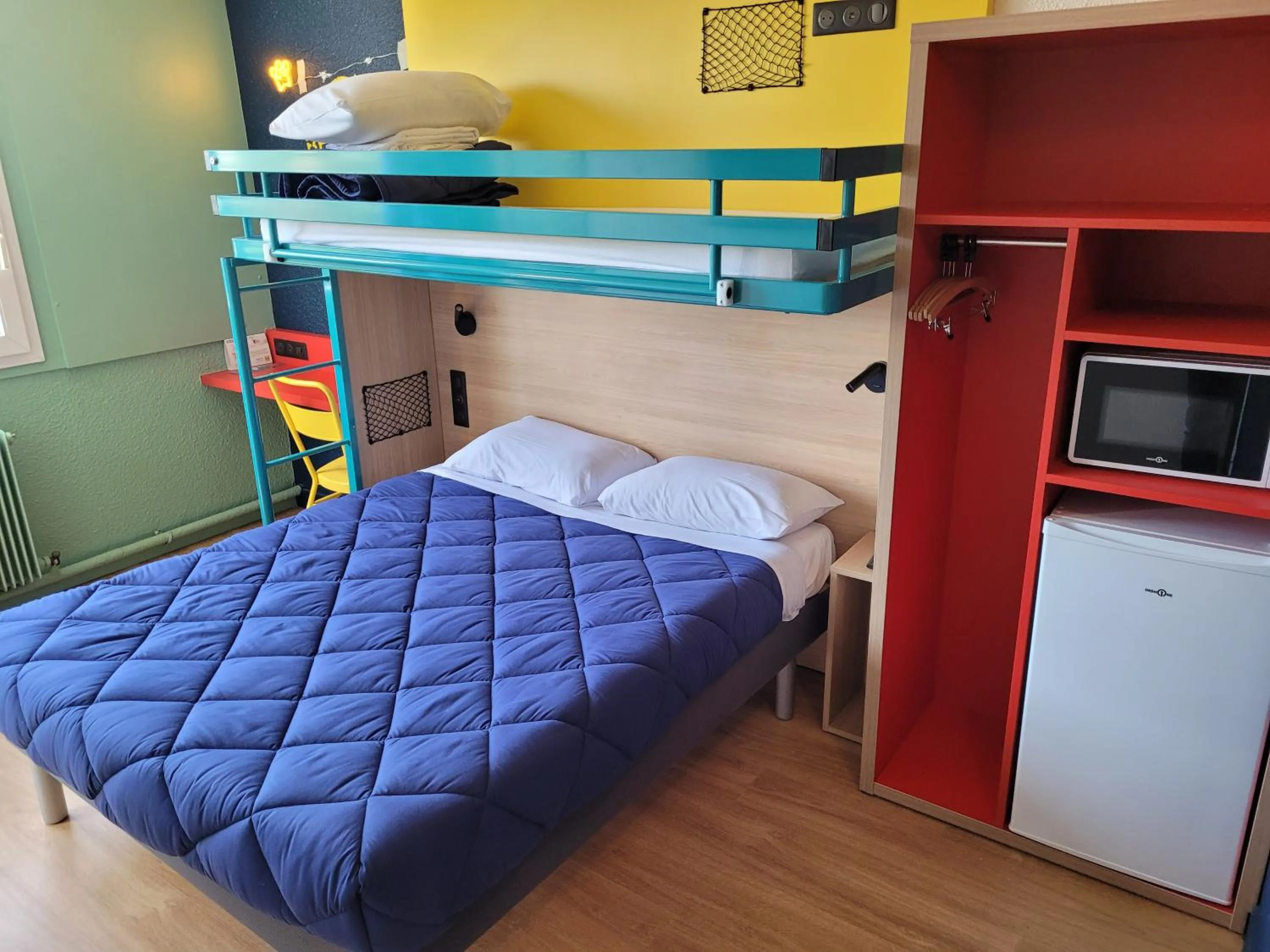 Bed in Premiere Classe Lyon Nord Dardilly