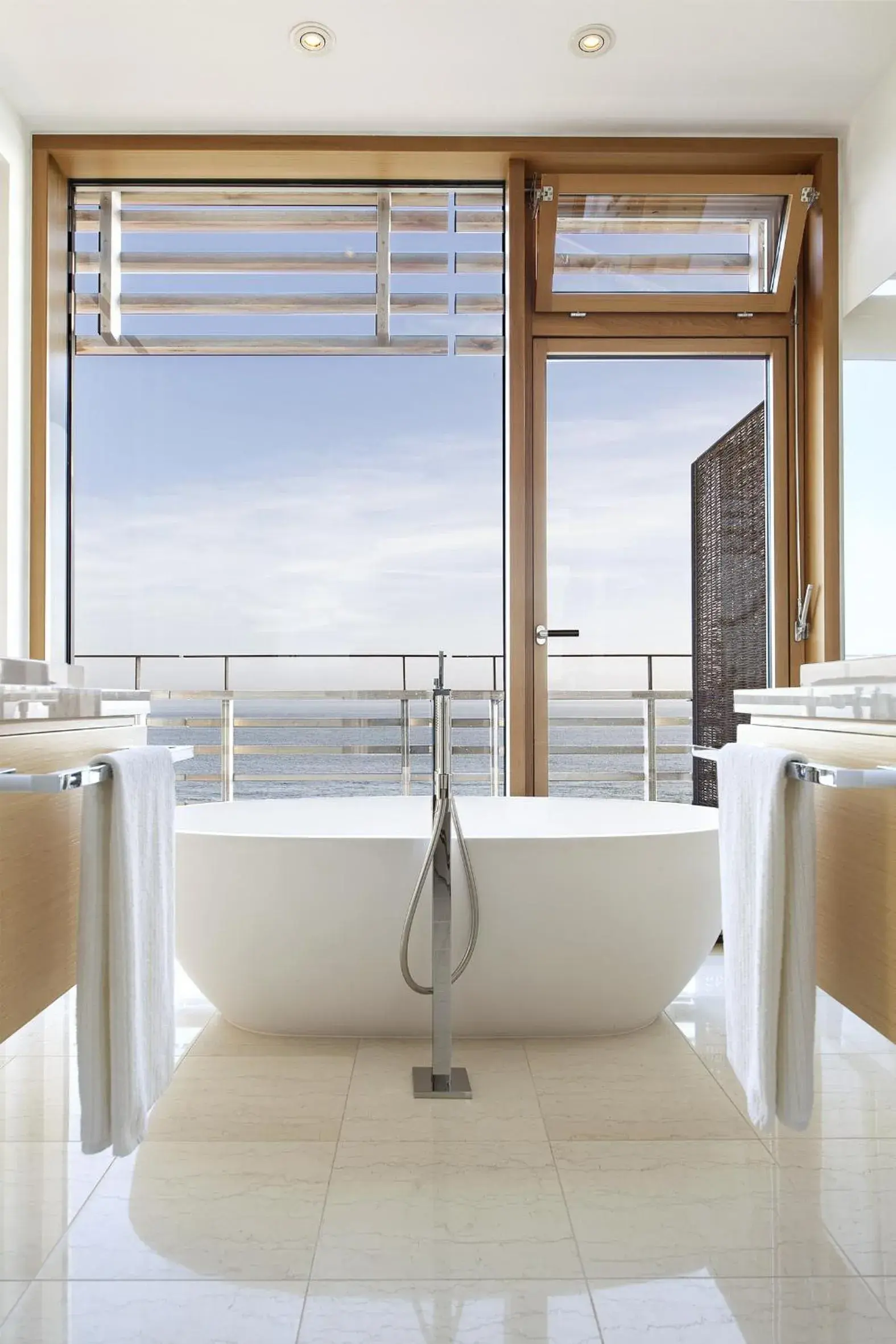 Deluxe Double Room with Sea View in BUDERSAND Hotel - Golf & Spa - Sylt Deluxe Double Room with Sea View in BUDERSAND Hotel - Golf & Spa - Sylt