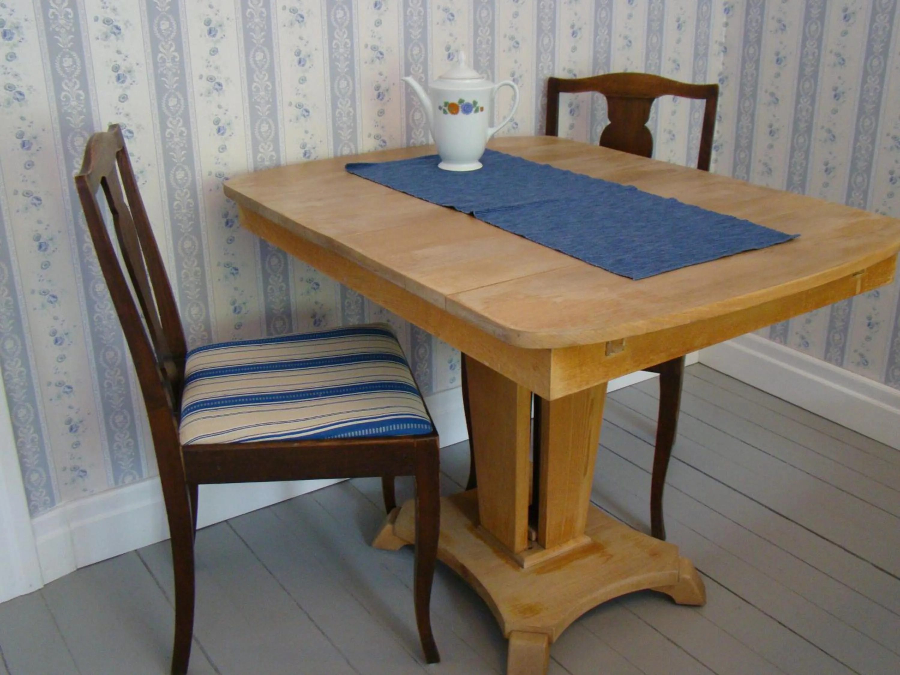 Dining area in ÖlandsRo B&B