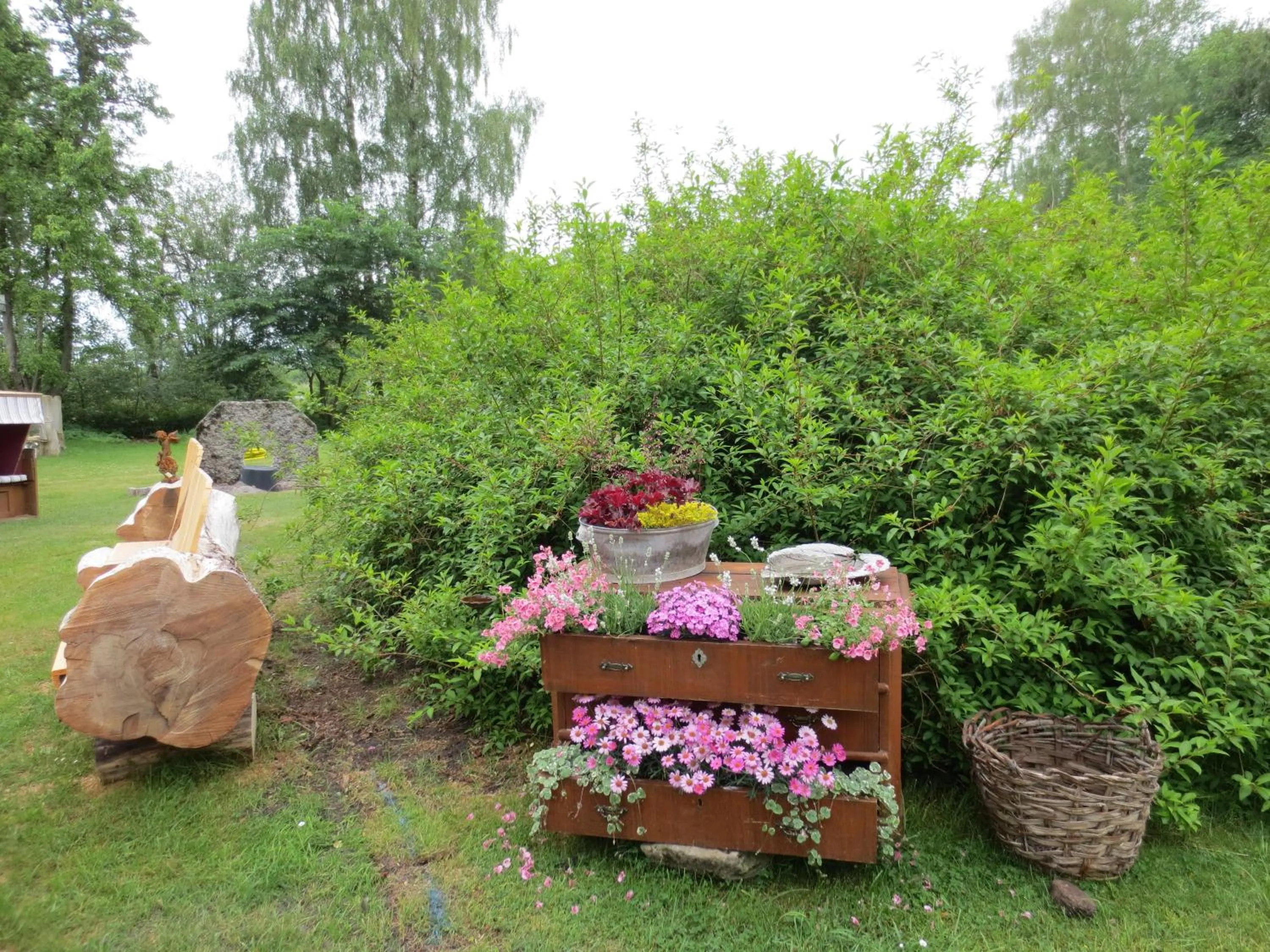 Garden in ÖlandsRo B&B