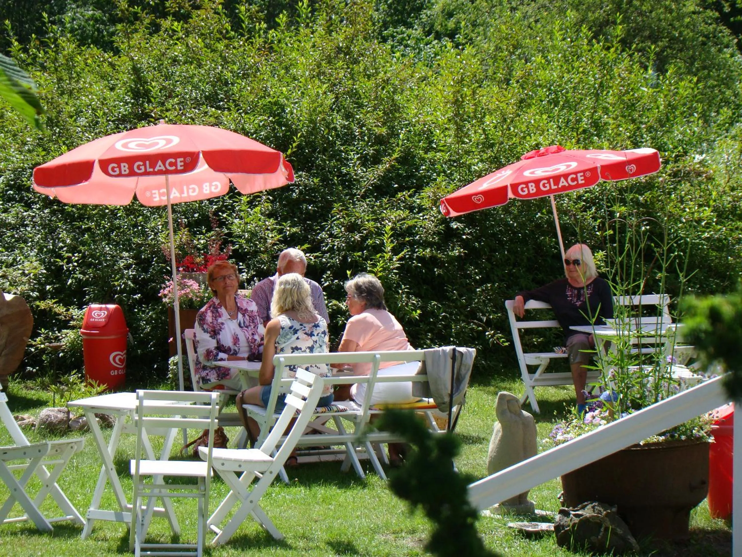 group of guests in ÖlandsRo B&B