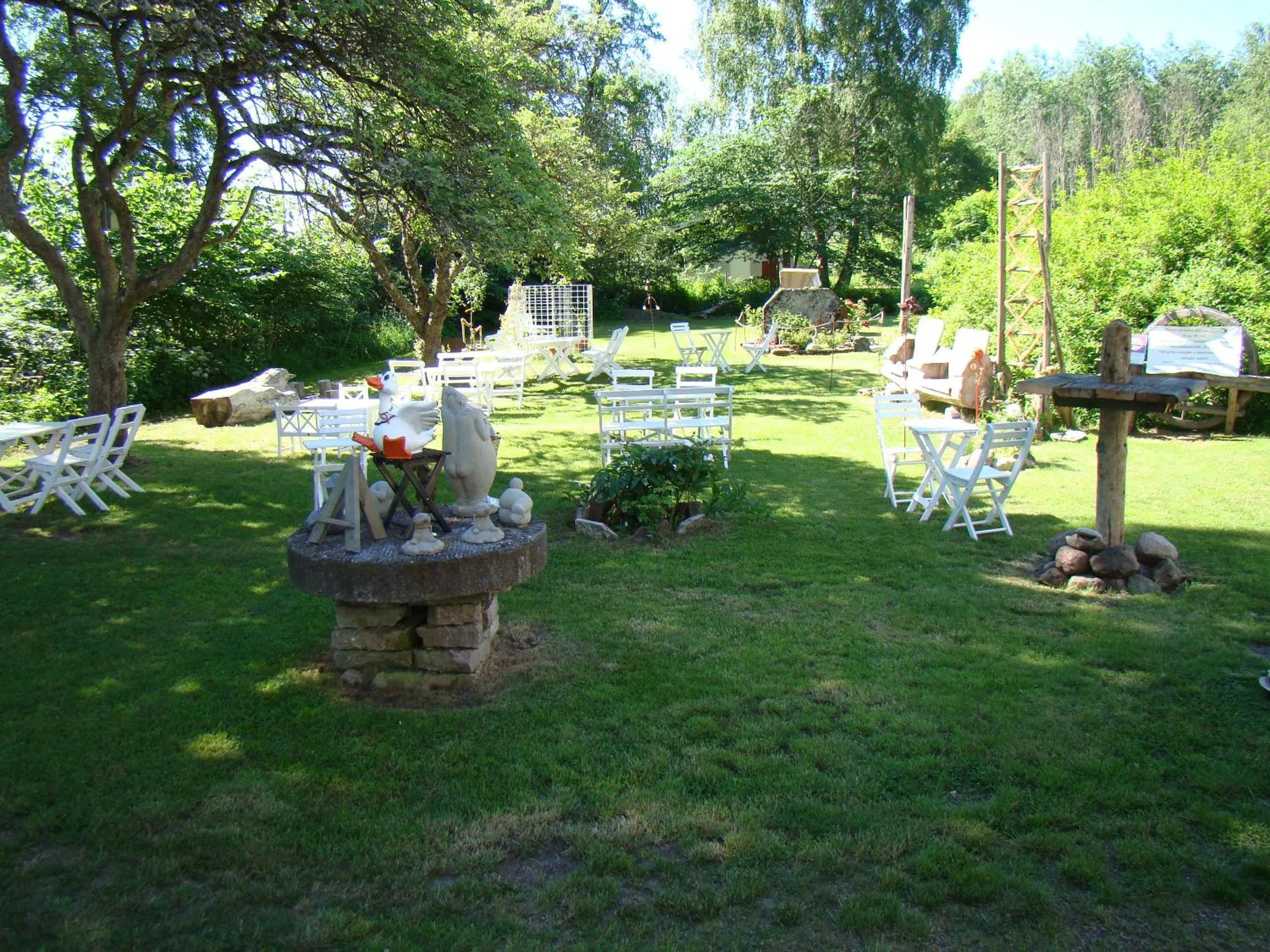 Garden in ÖlandsRo B&B