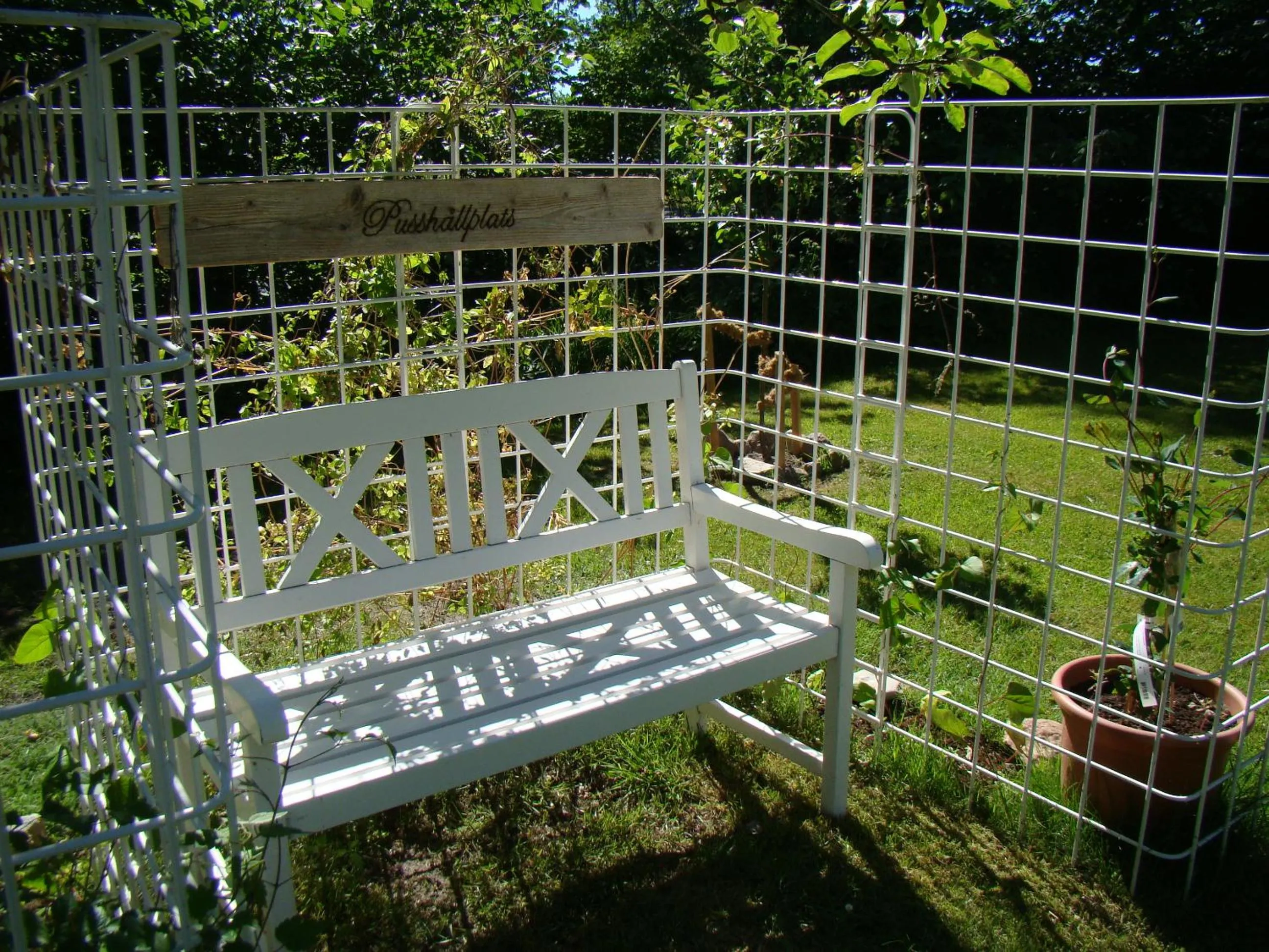 Garden in ÖlandsRo B&B
