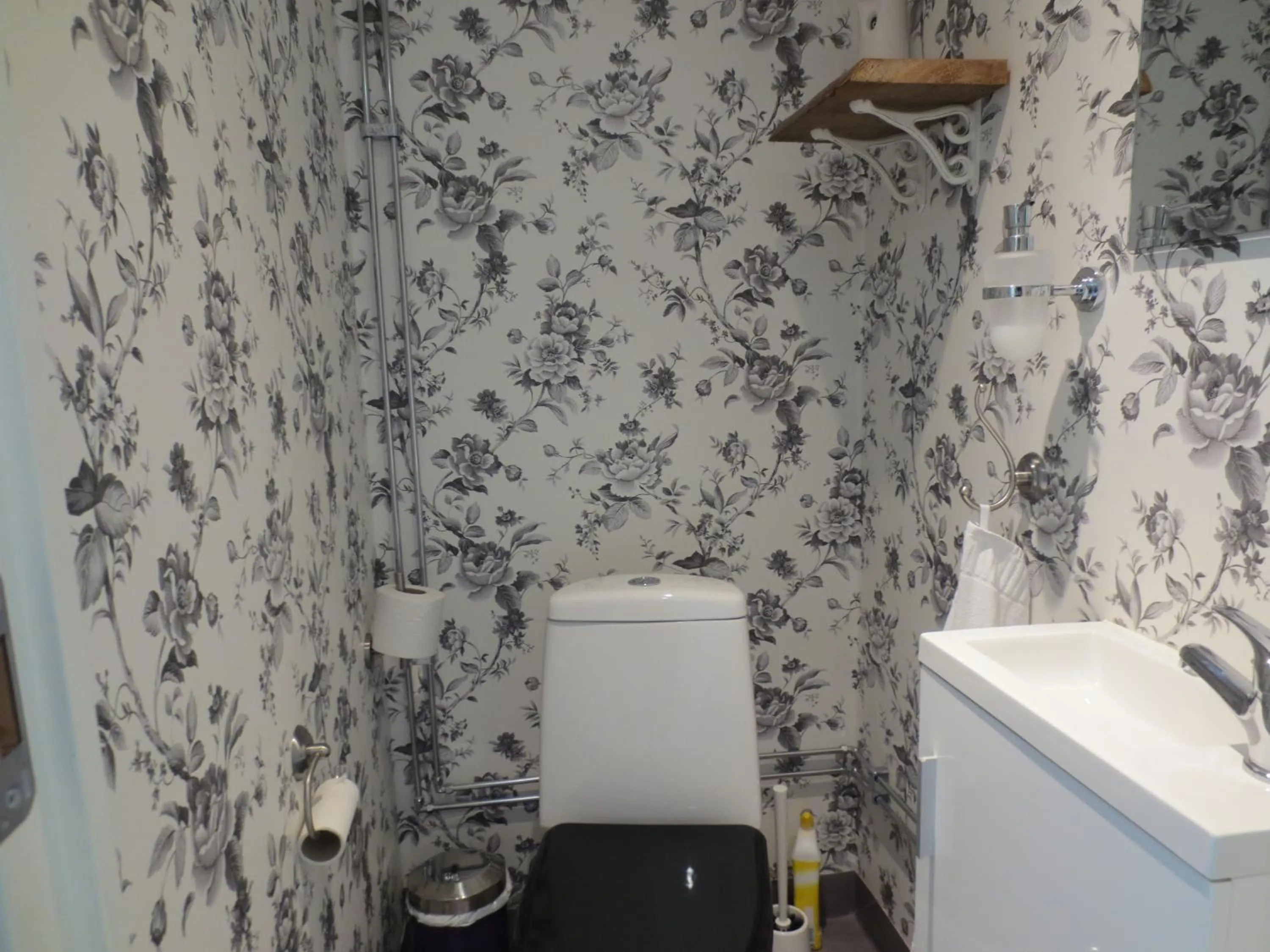 Bathroom in ÖlandsRo B&B