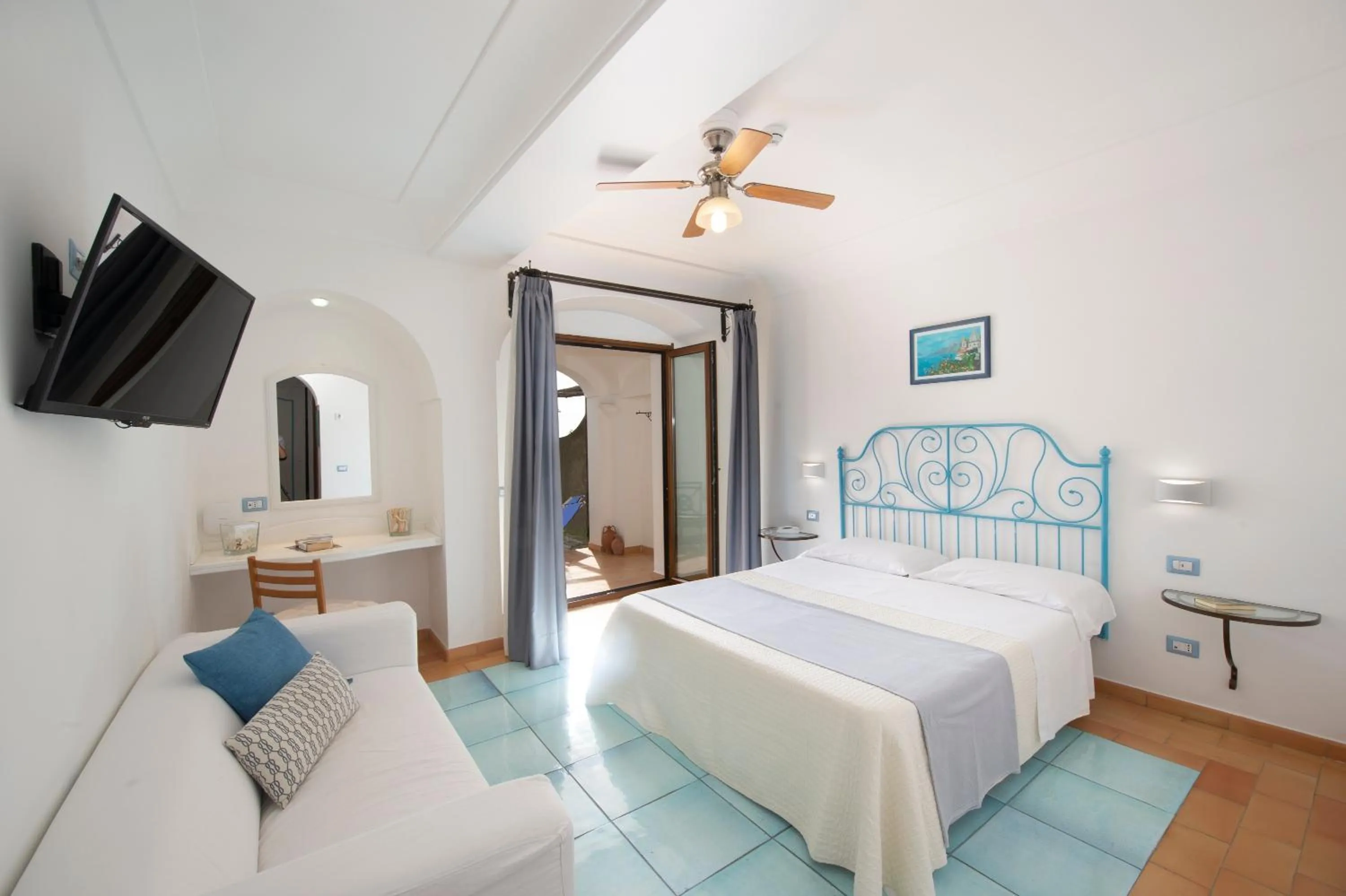 Photo of the whole room, Bed in Maresca Hotel Praiano