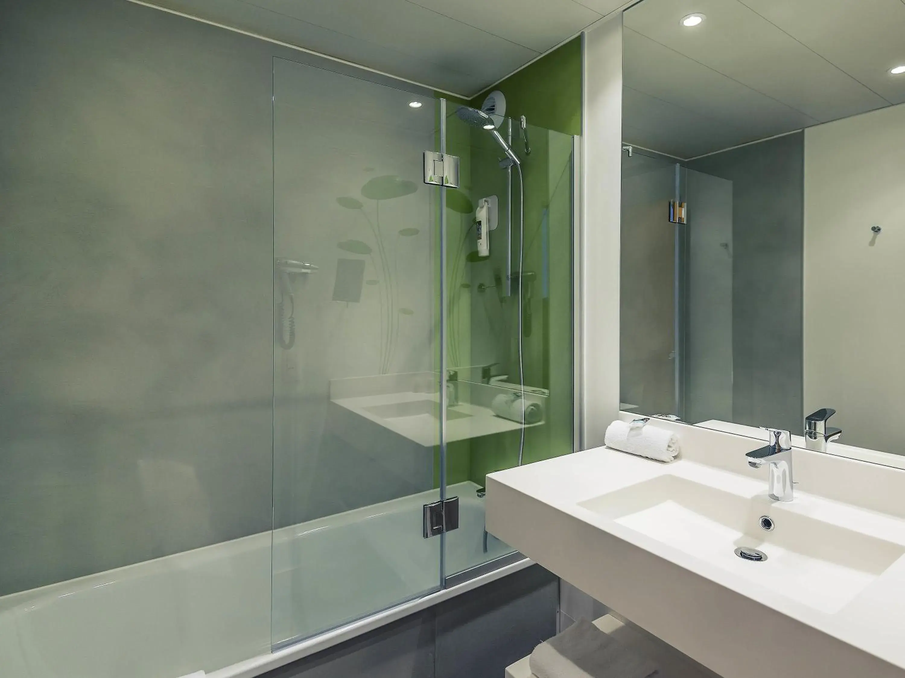 Bedroom in Mercure Niort Marais Poitevin Bedroom in Mercure Niort Marais Poitevin