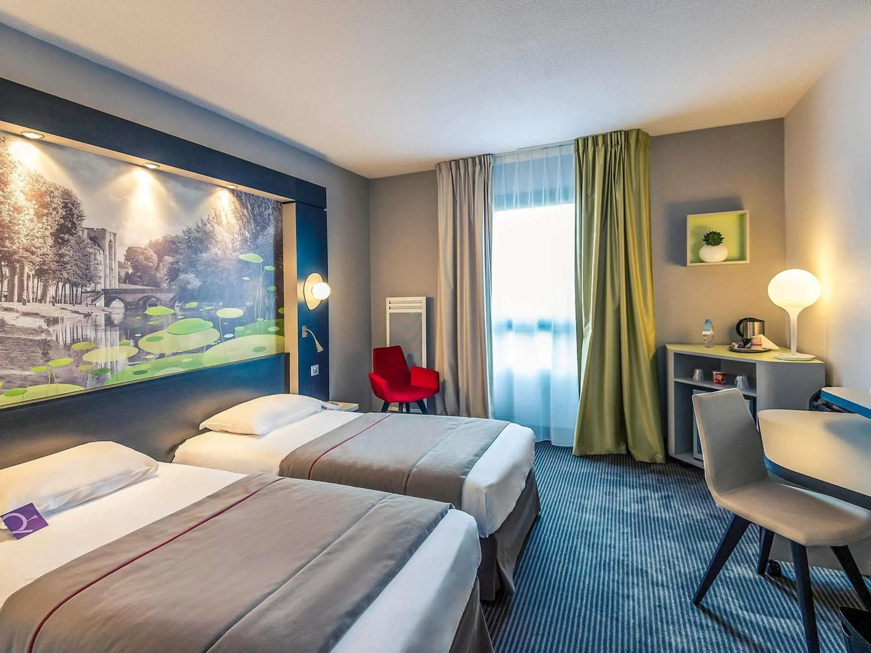 Bedroom, Bed in Mercure Niort Marais Poitevin Bedroom, Bed in Mercure Niort Marais Poitevin