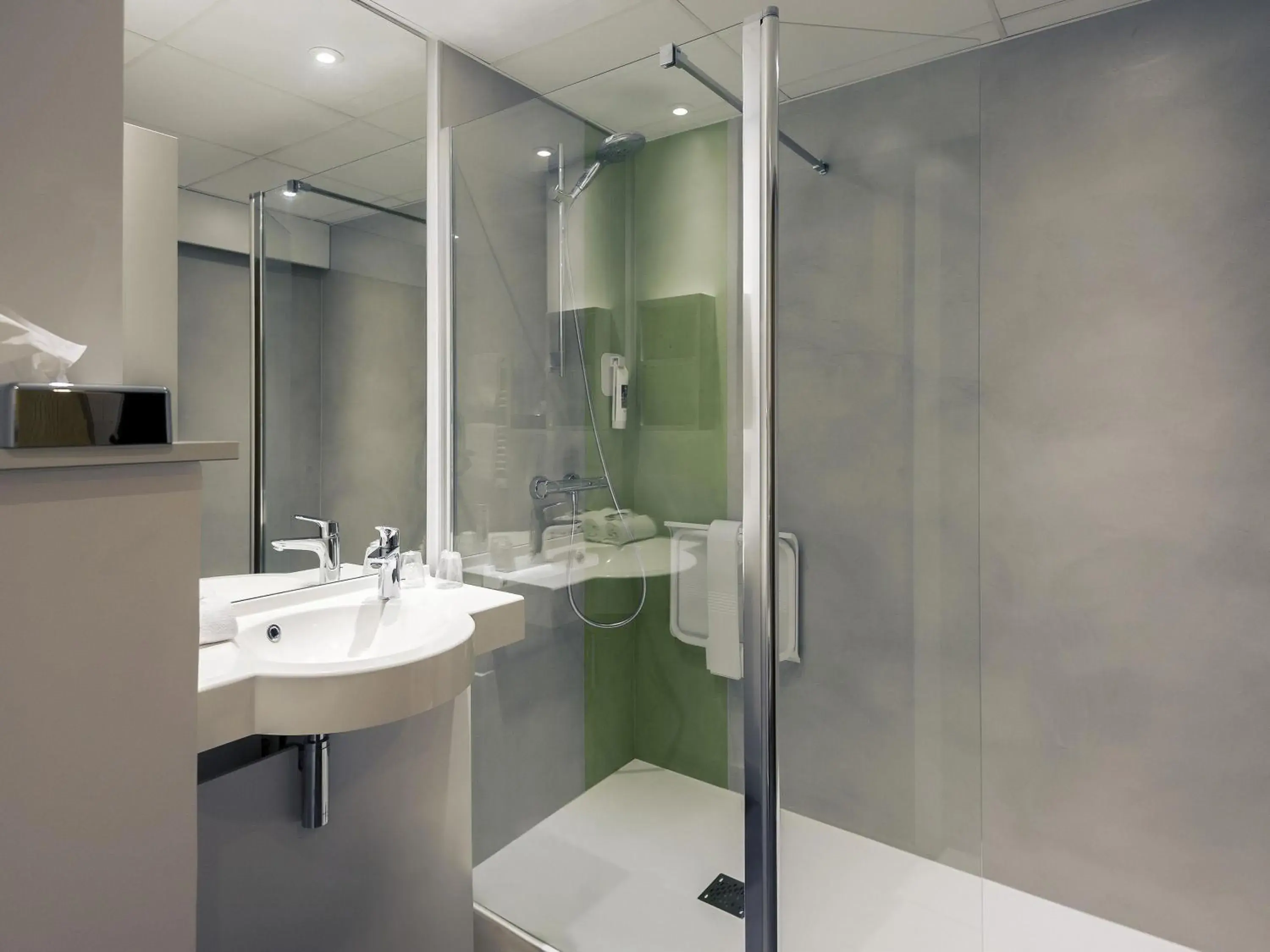 Bedroom in Mercure Niort Marais Poitevin Bedroom in Mercure Niort Marais Poitevin