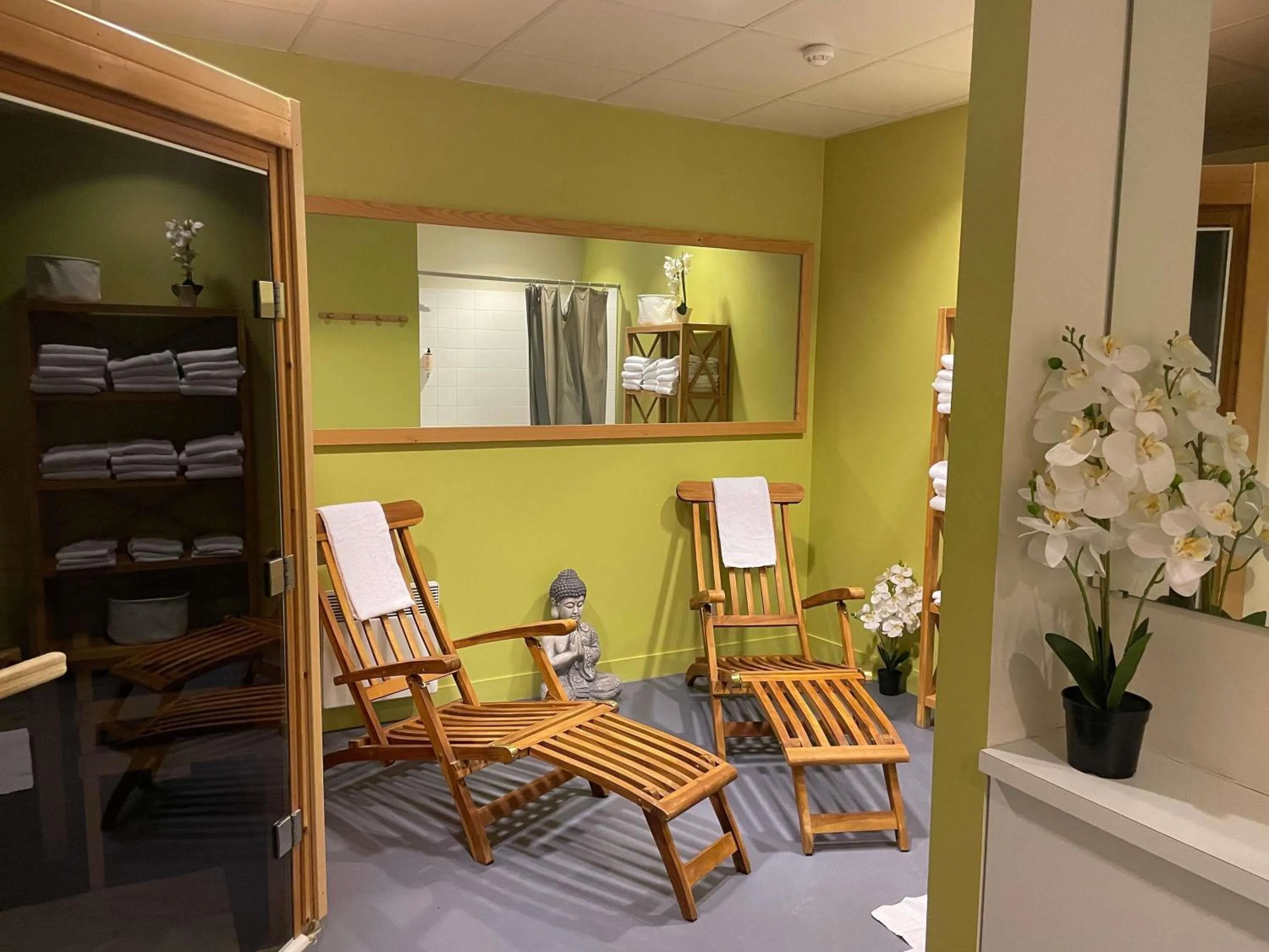 Property building in Mercure Niort Marais Poitevin