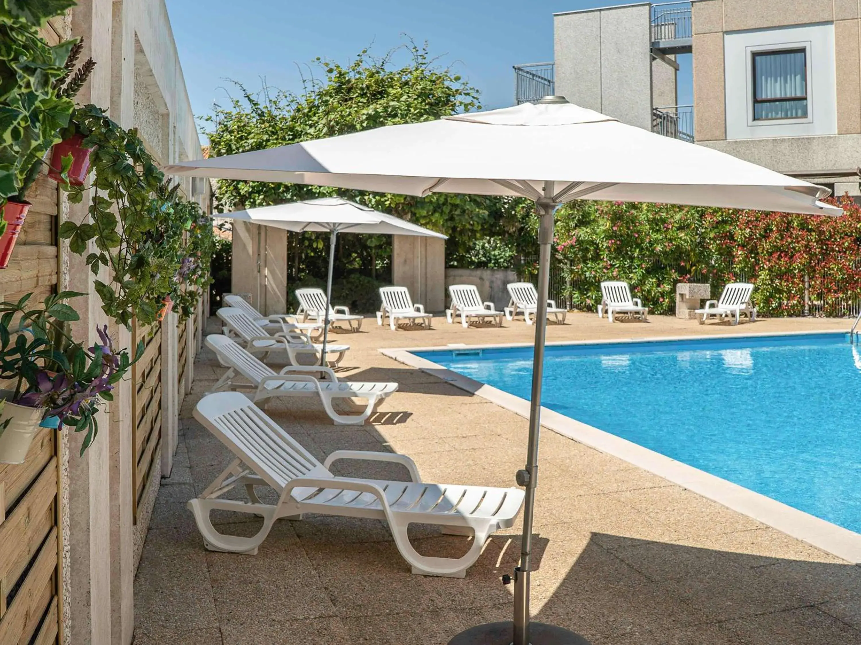 Property building in Mercure Niort Marais Poitevin Property building in Mercure Niort Marais Poitevin