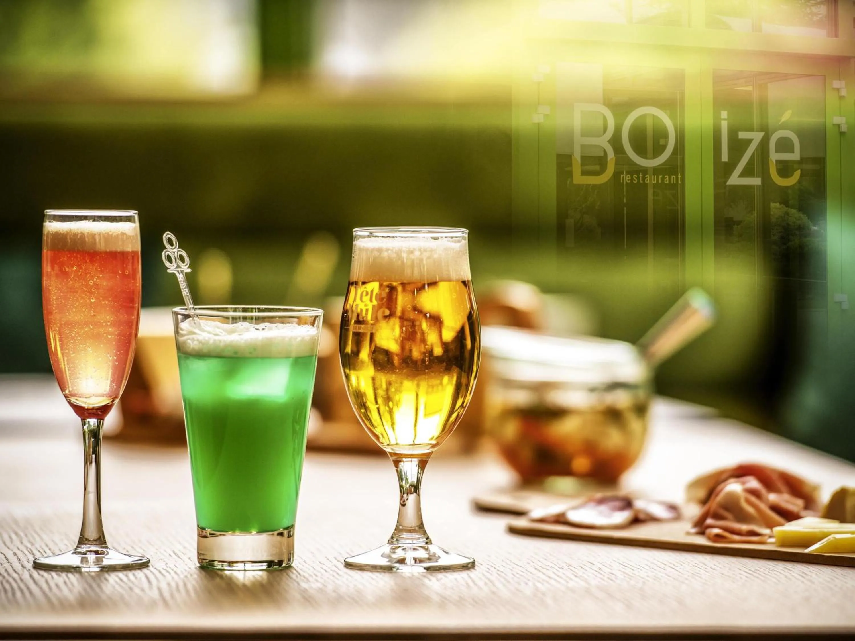 Lounge or bar in Mercure Niort Marais Poitevin