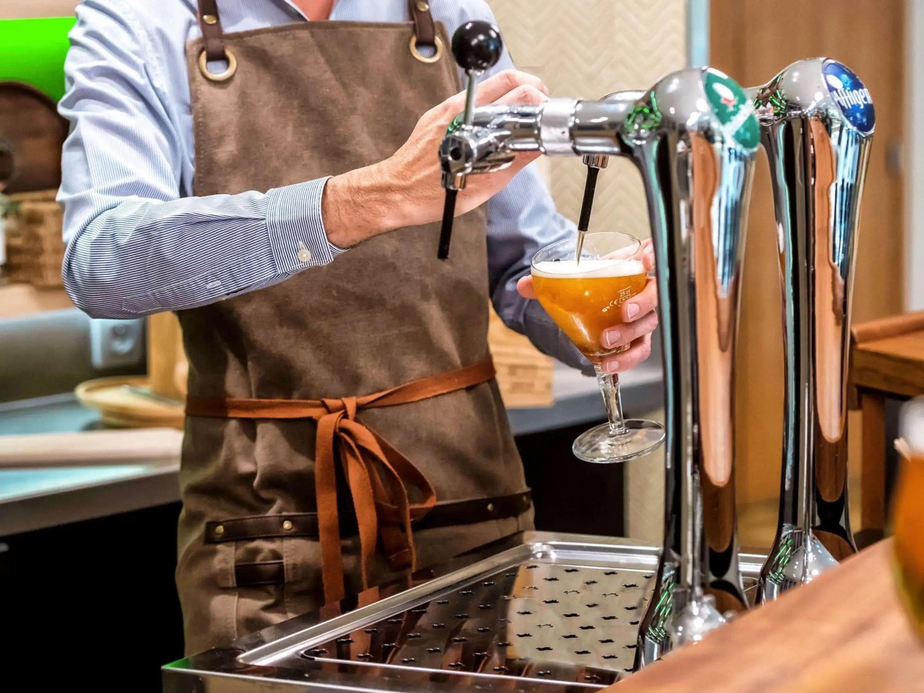 Lounge or bar in Mercure Niort Marais Poitevin Lounge or bar in Mercure Niort Marais Poitevin