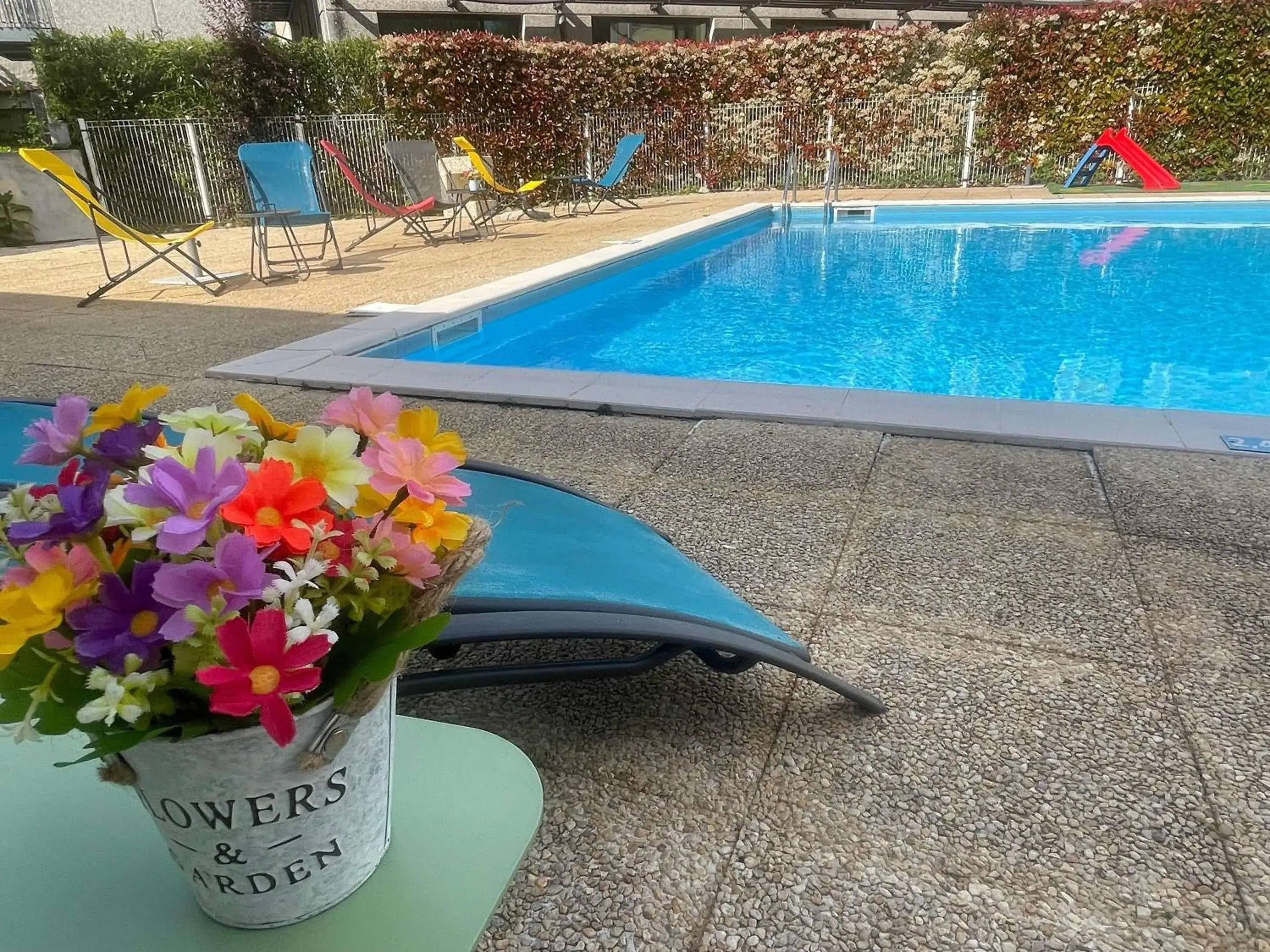 Pool view in Mercure Niort Marais Poitevin Pool view in Mercure Niort Marais Poitevin