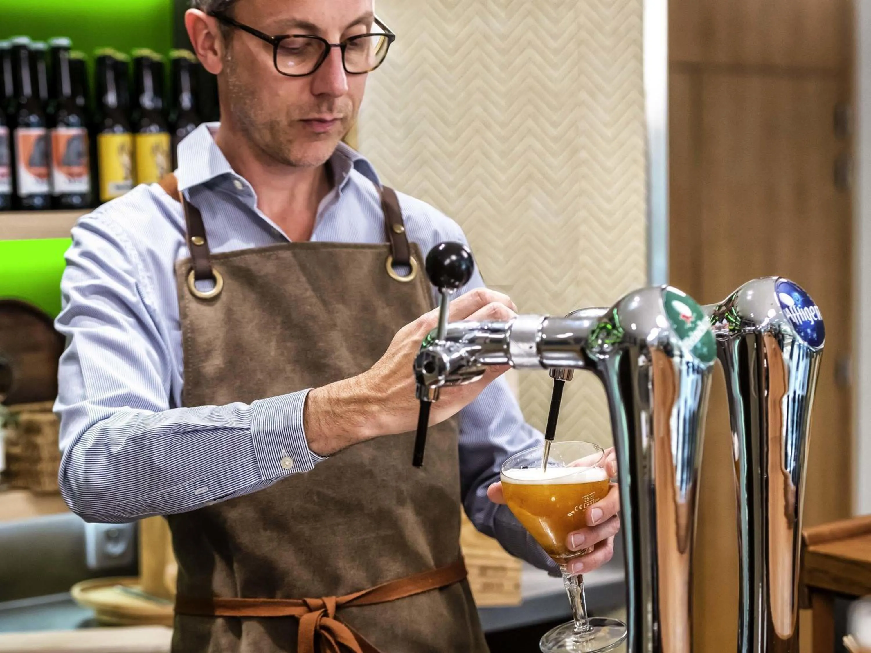 Lounge or bar in Mercure Niort Marais Poitevin