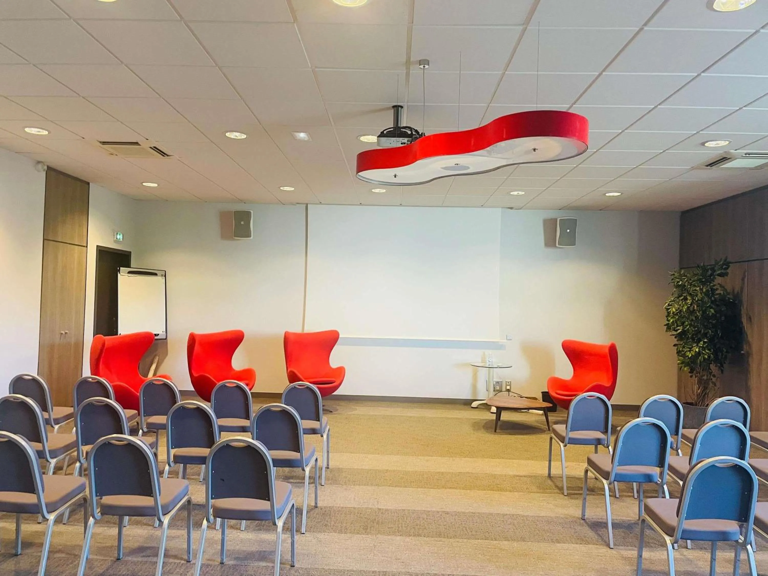 Meeting/conference room in Mercure Niort Marais Poitevin