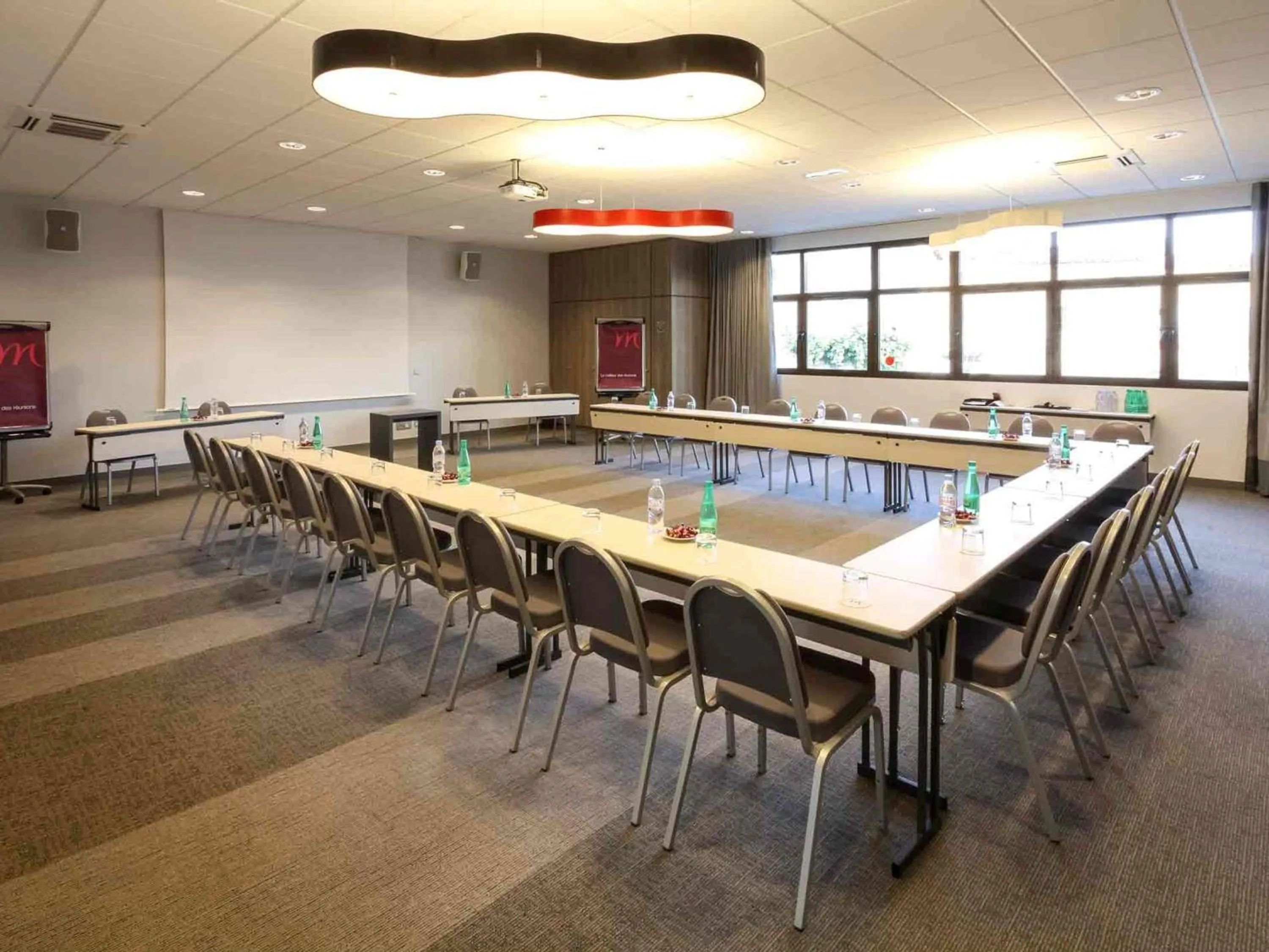 Meeting/conference room in Mercure Niort Marais Poitevin