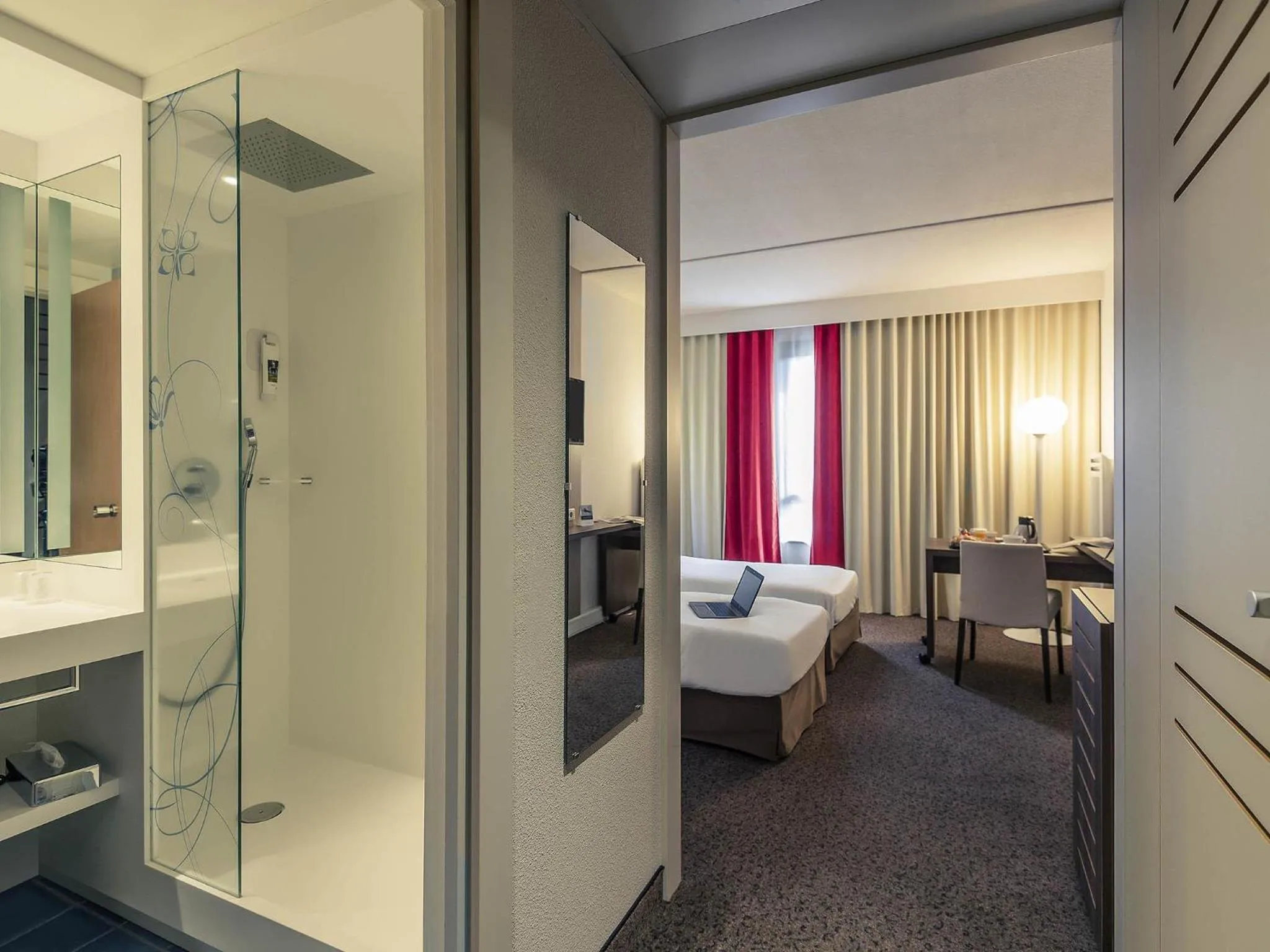 Bedroom, Bed in Mercure Niort Marais Poitevin