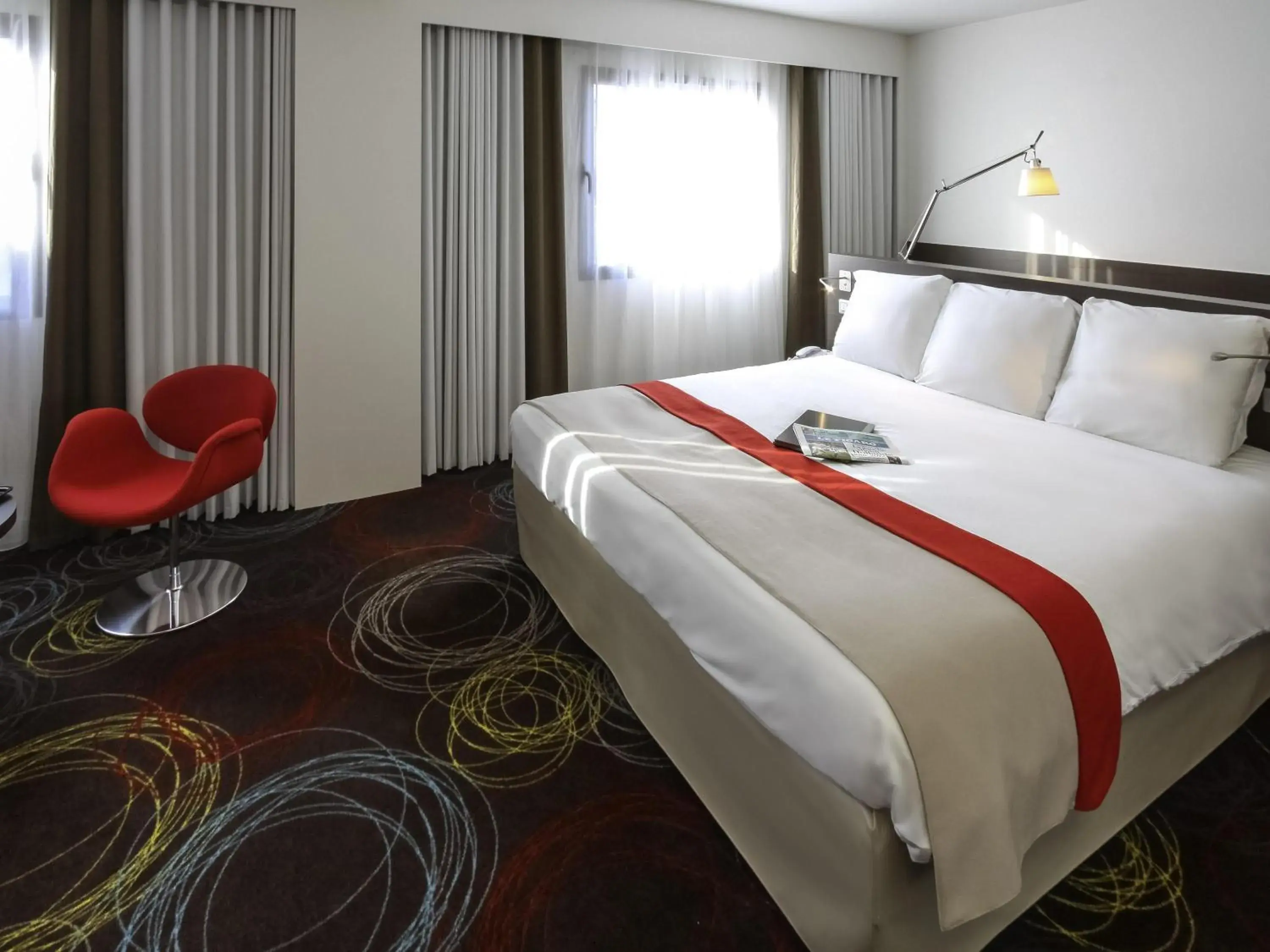 Bedroom, Bed in Mercure Niort Marais Poitevin Bedroom, Bed in Mercure Niort Marais Poitevin