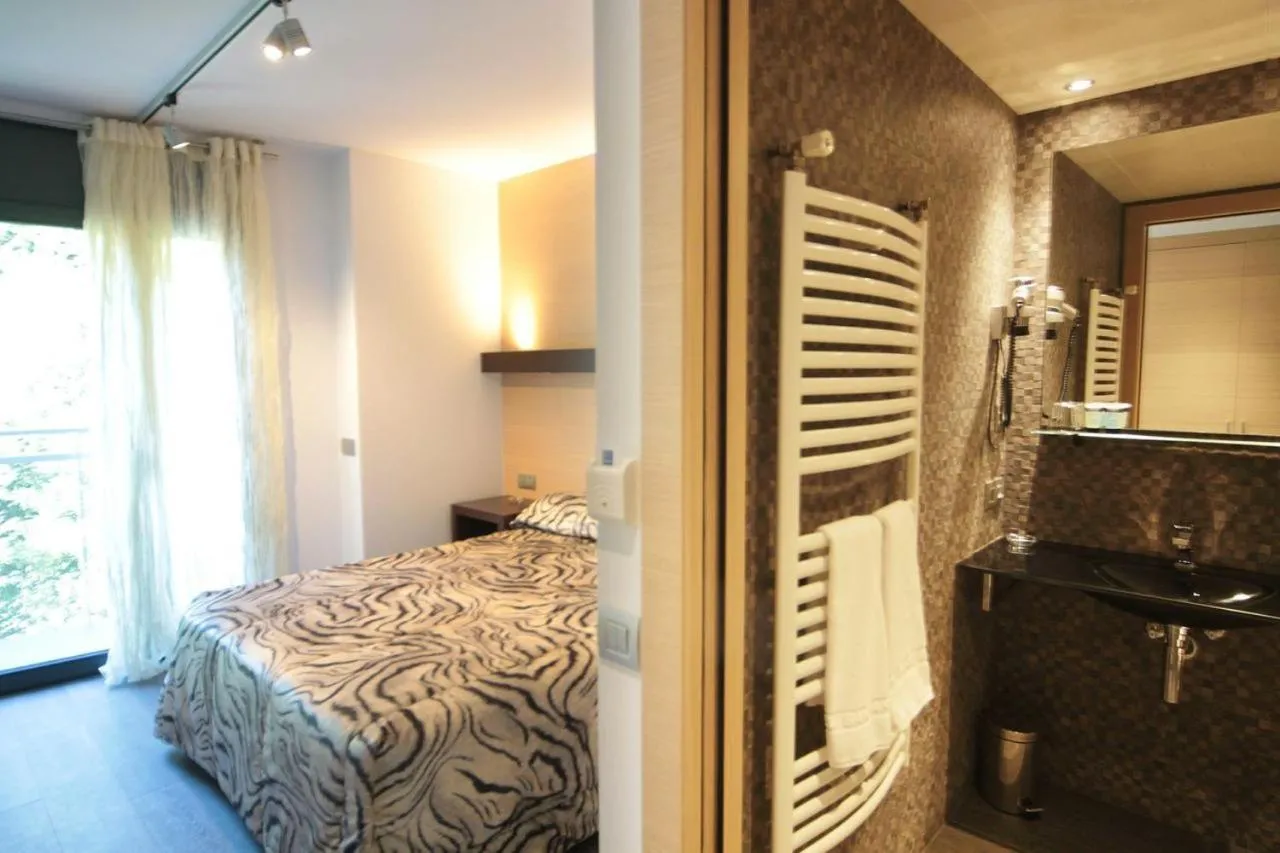 Bathroom, Bed in Hotel 9 Sant Antoni Only Adults