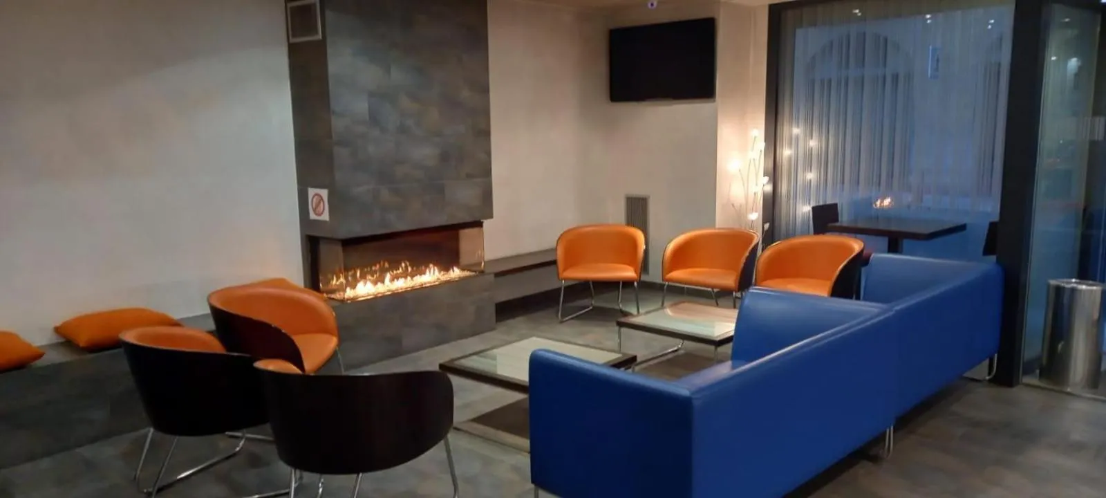 Communal lounge/ TV room in Hotel 9 Sant Antoni Only Adults
