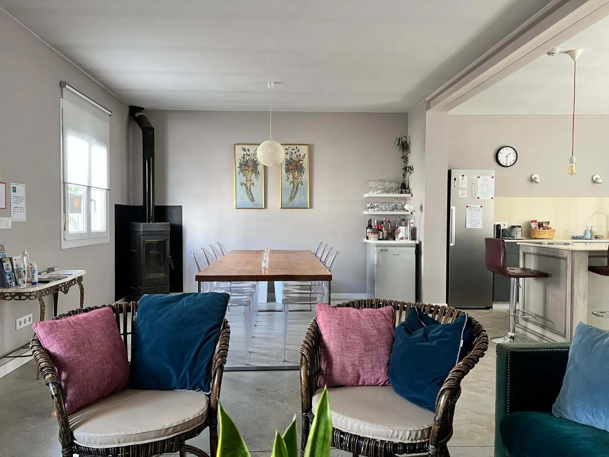 Communal lounge/ TV room in Chipibeach B&B, Hostal Boutique