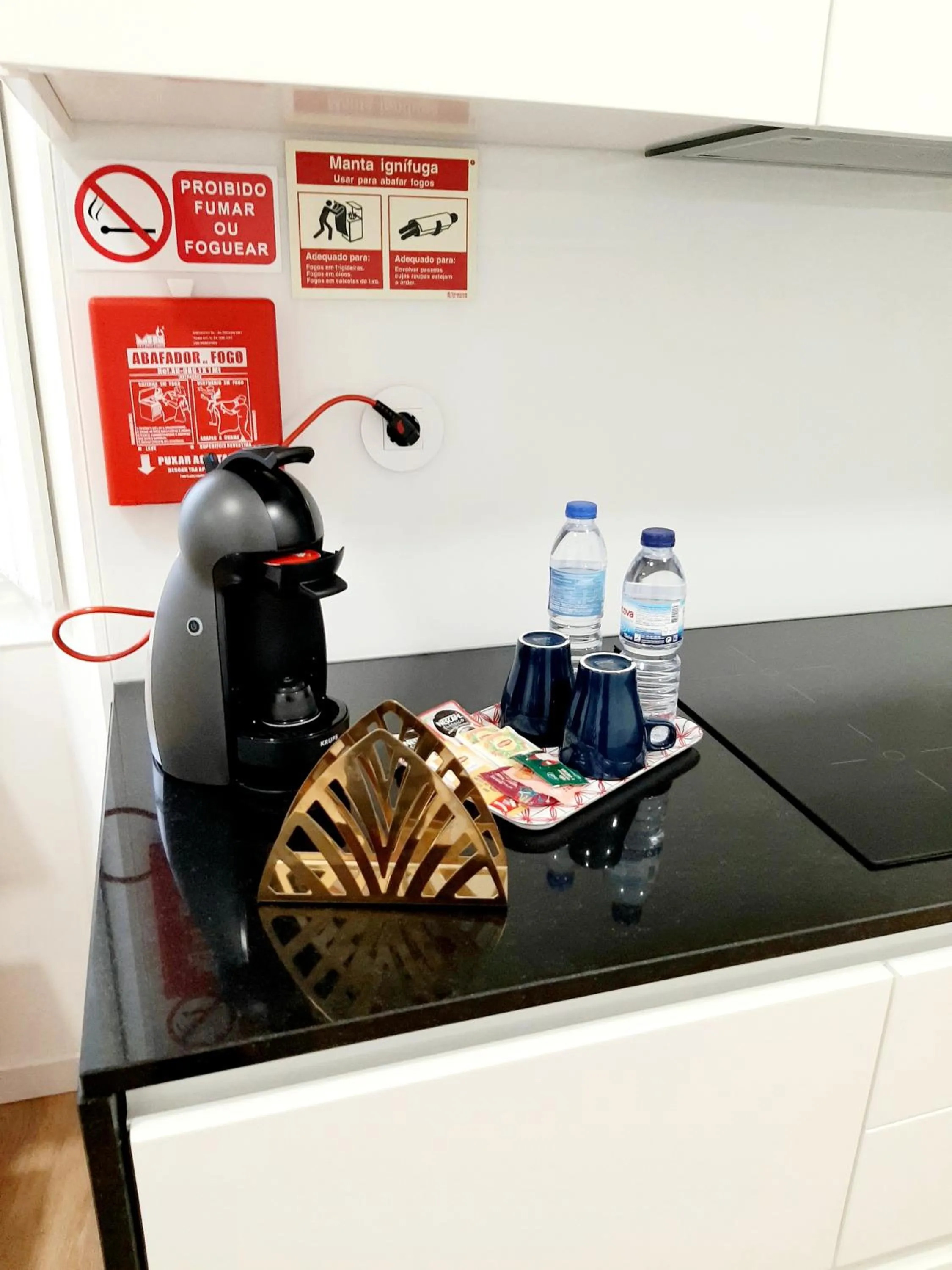 Kitchen or kitchenette in Residenza Dutzu - Aparthotel Leiria