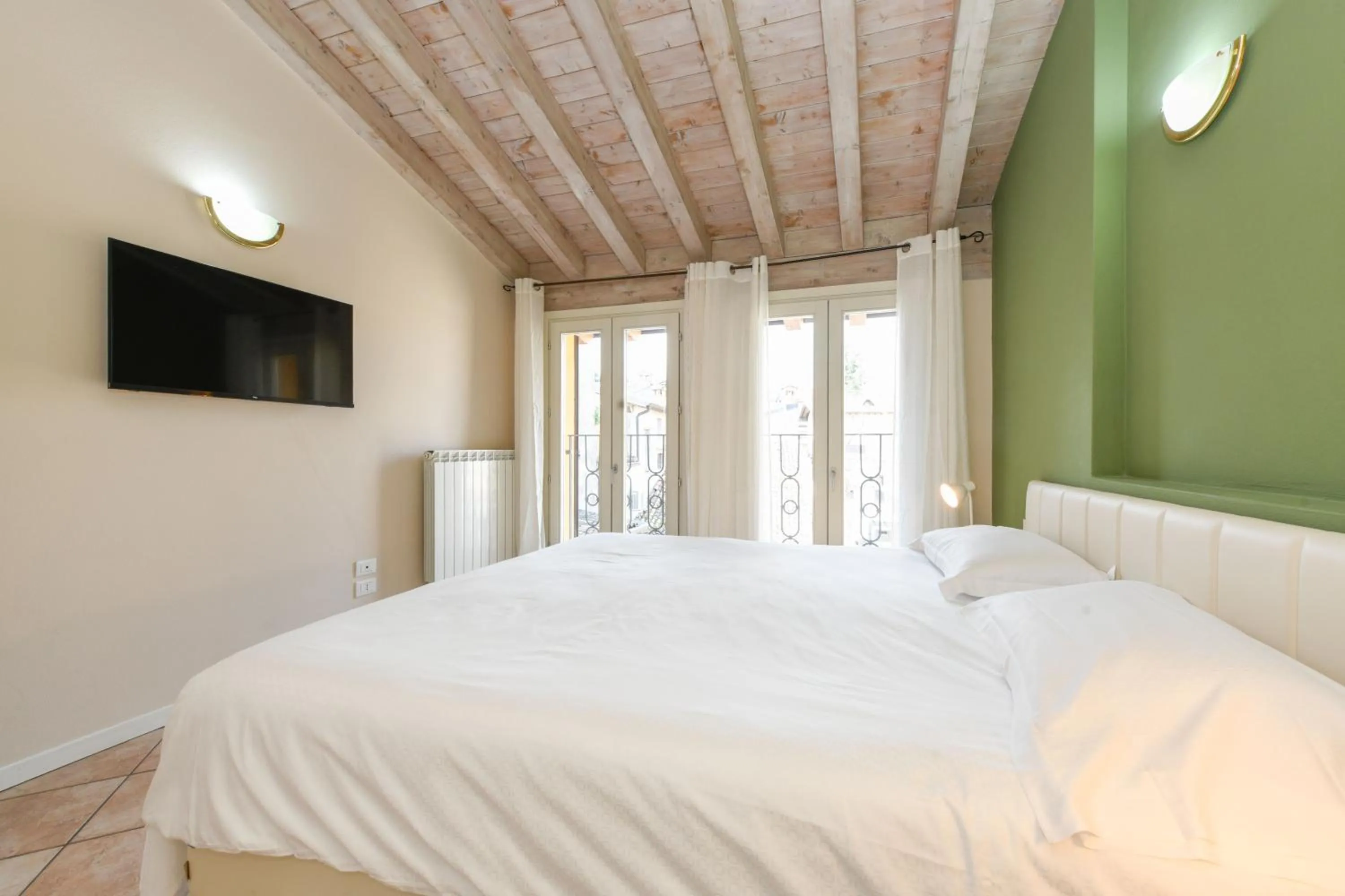 TV and multimedia, Bed in Flowers Apartments