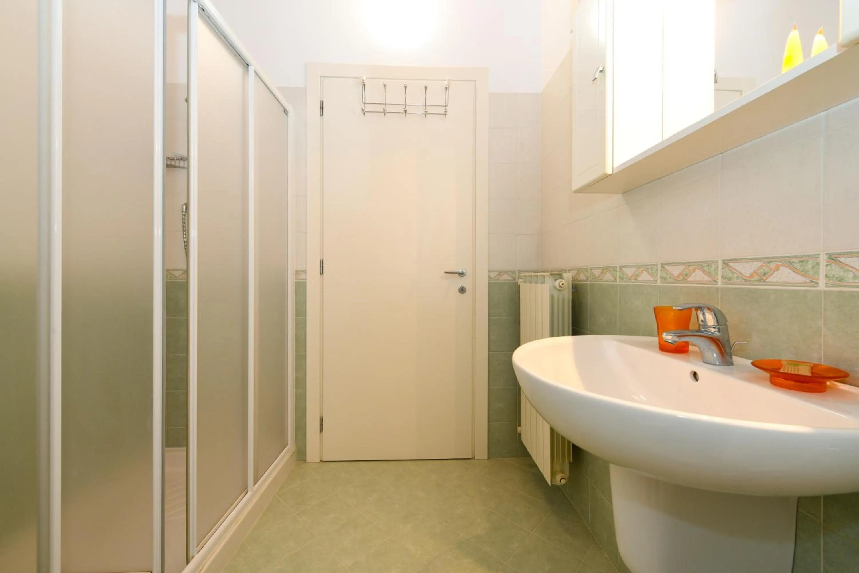 Shower in Flowers Apartments