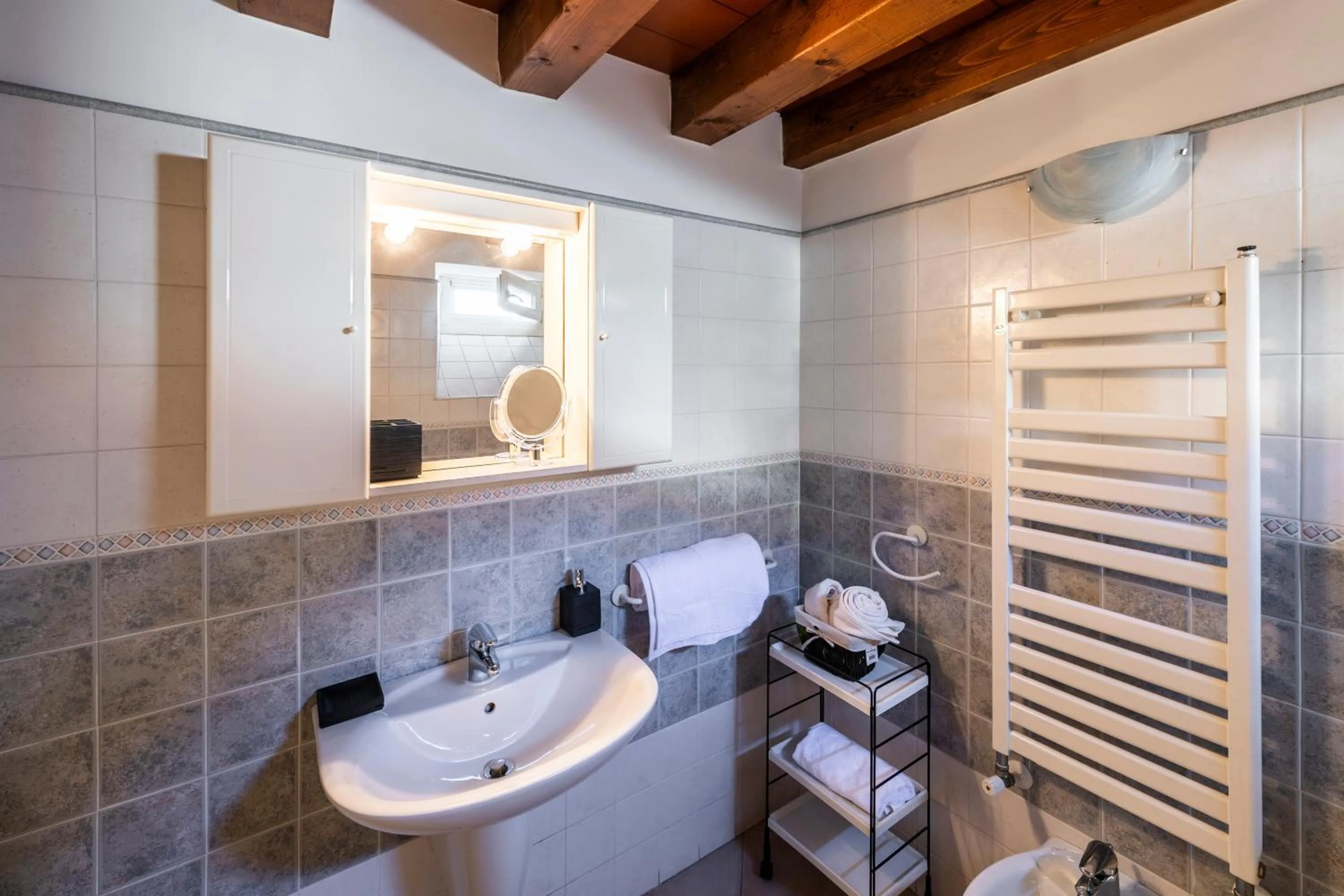 washing machine in Flowers Apartments