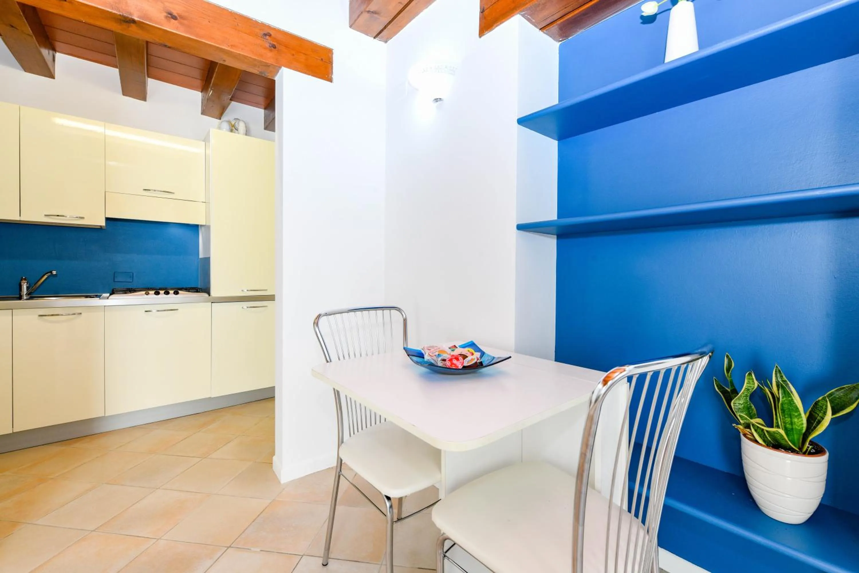 Dining area in Flowers Apartments