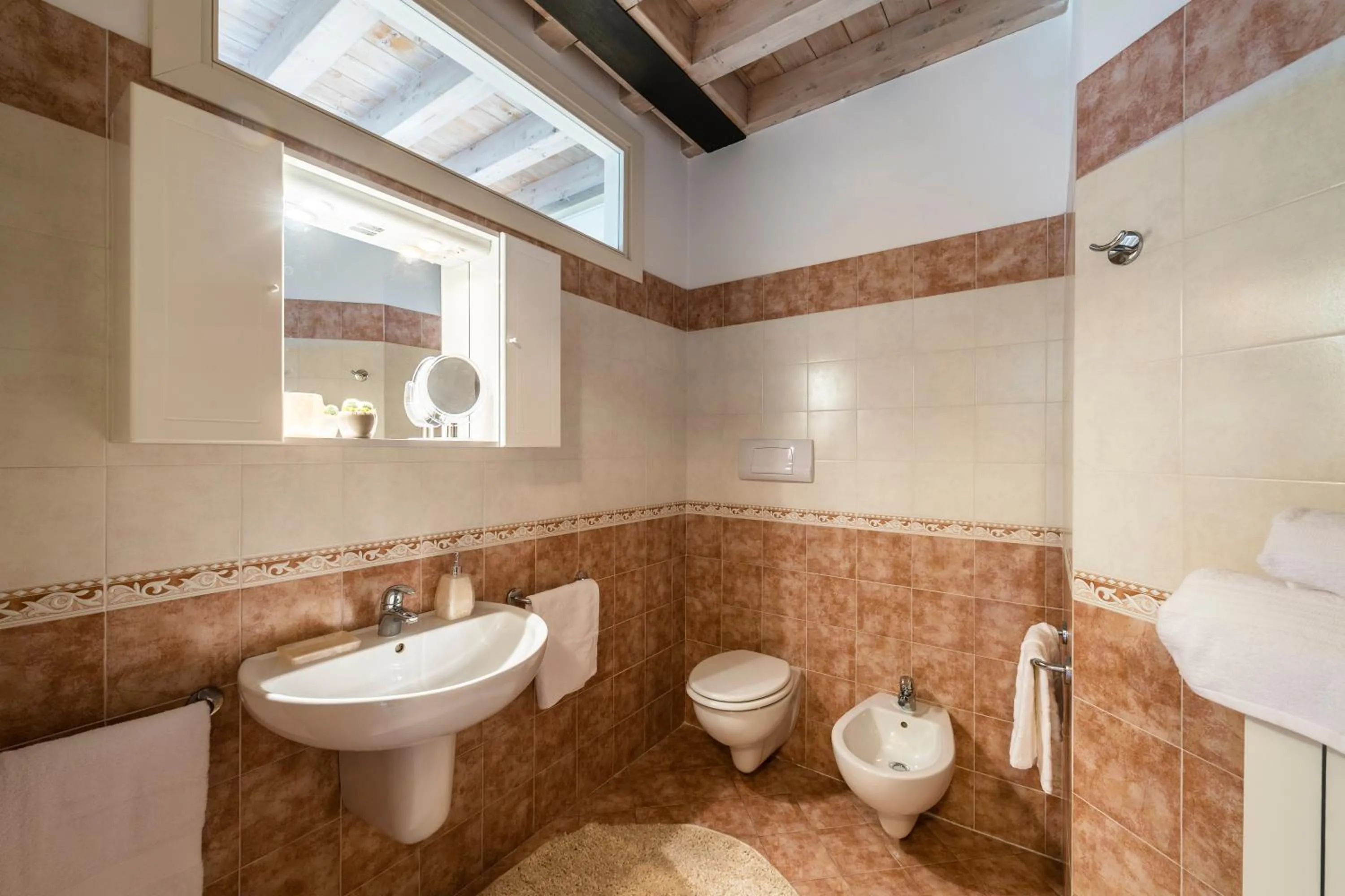 Shower in Flowers Apartments