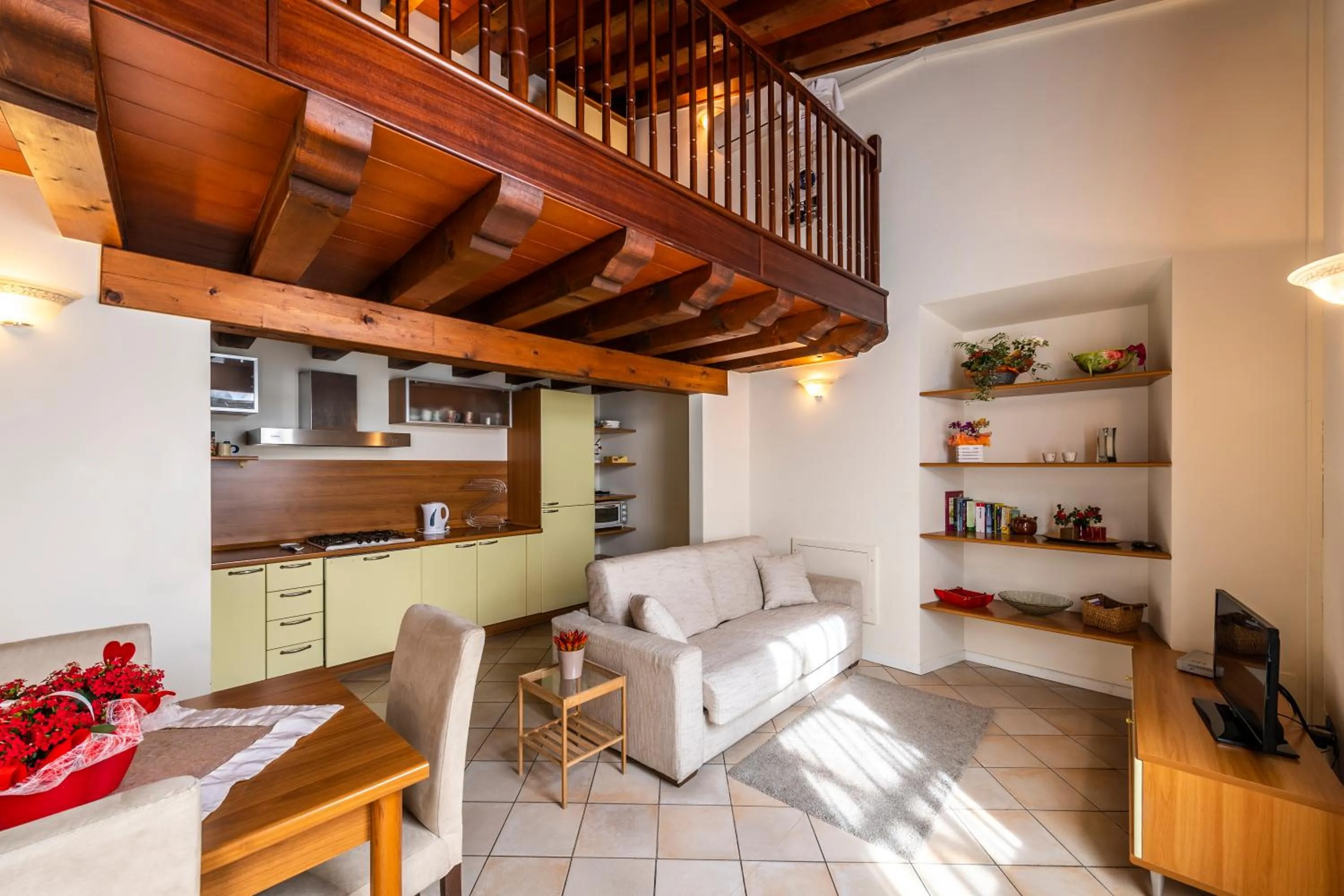 Kitchen or kitchenette in Flowers Apartments