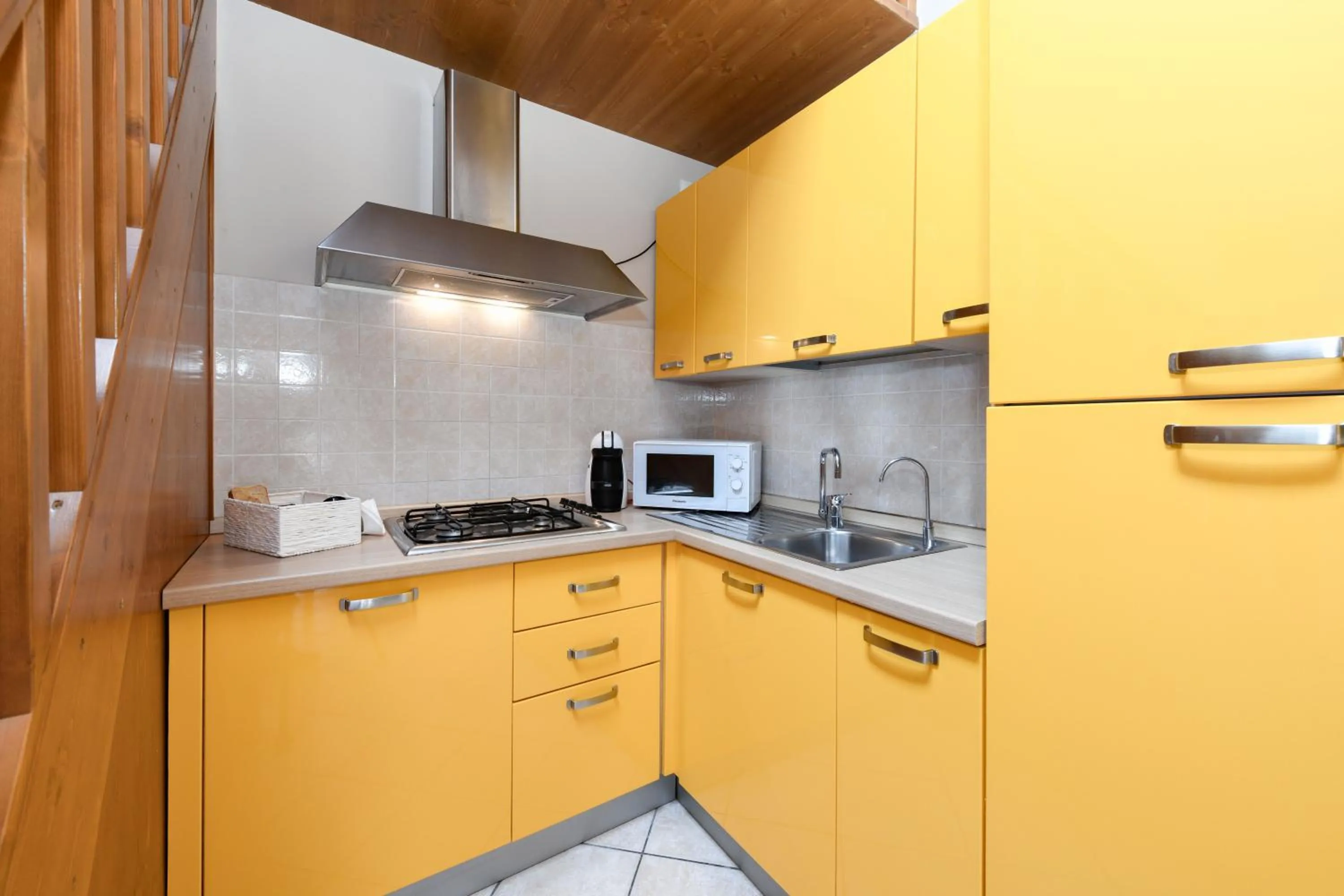 Kitchen or kitchenette in Flowers Apartments