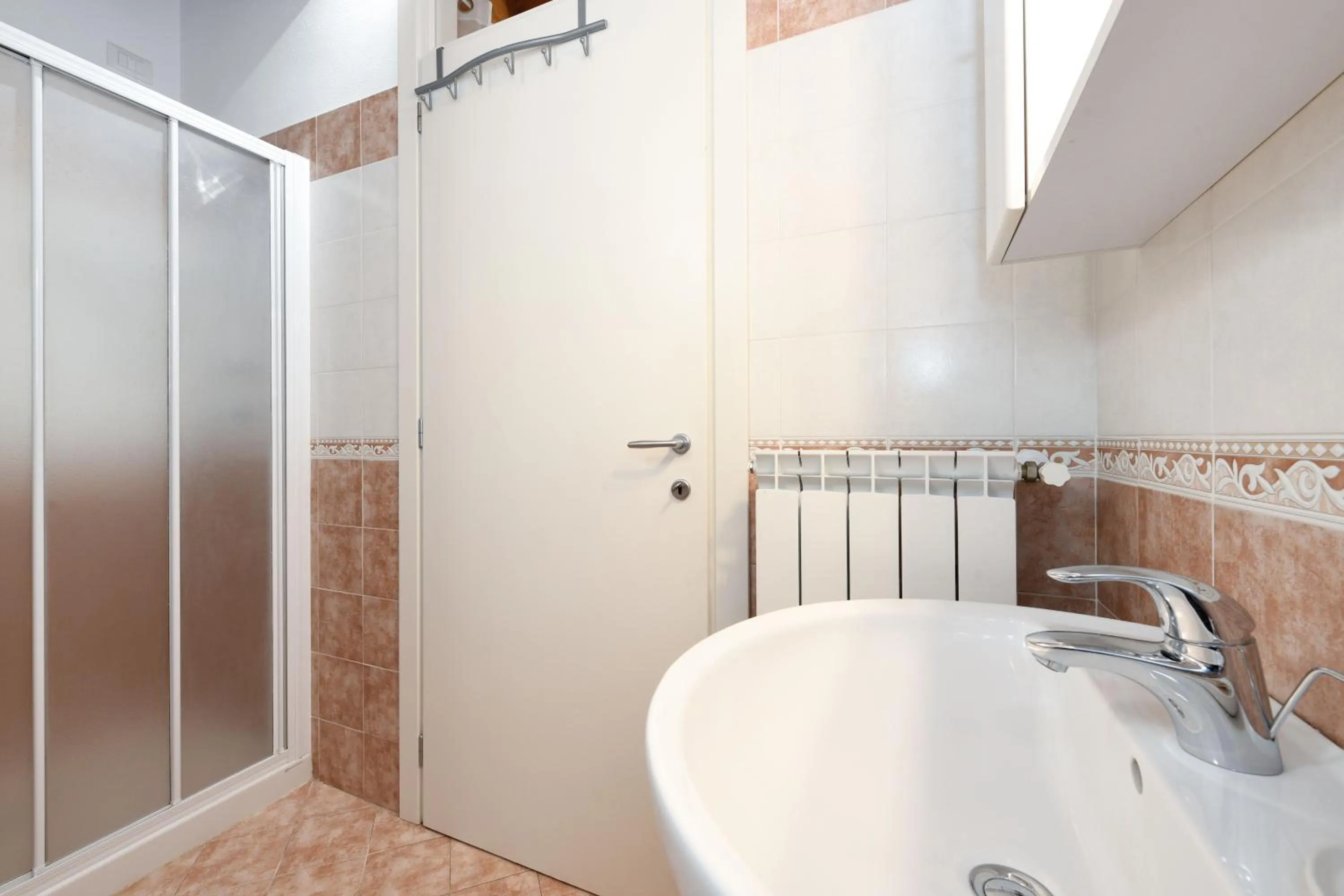 Shower in Flowers Apartments