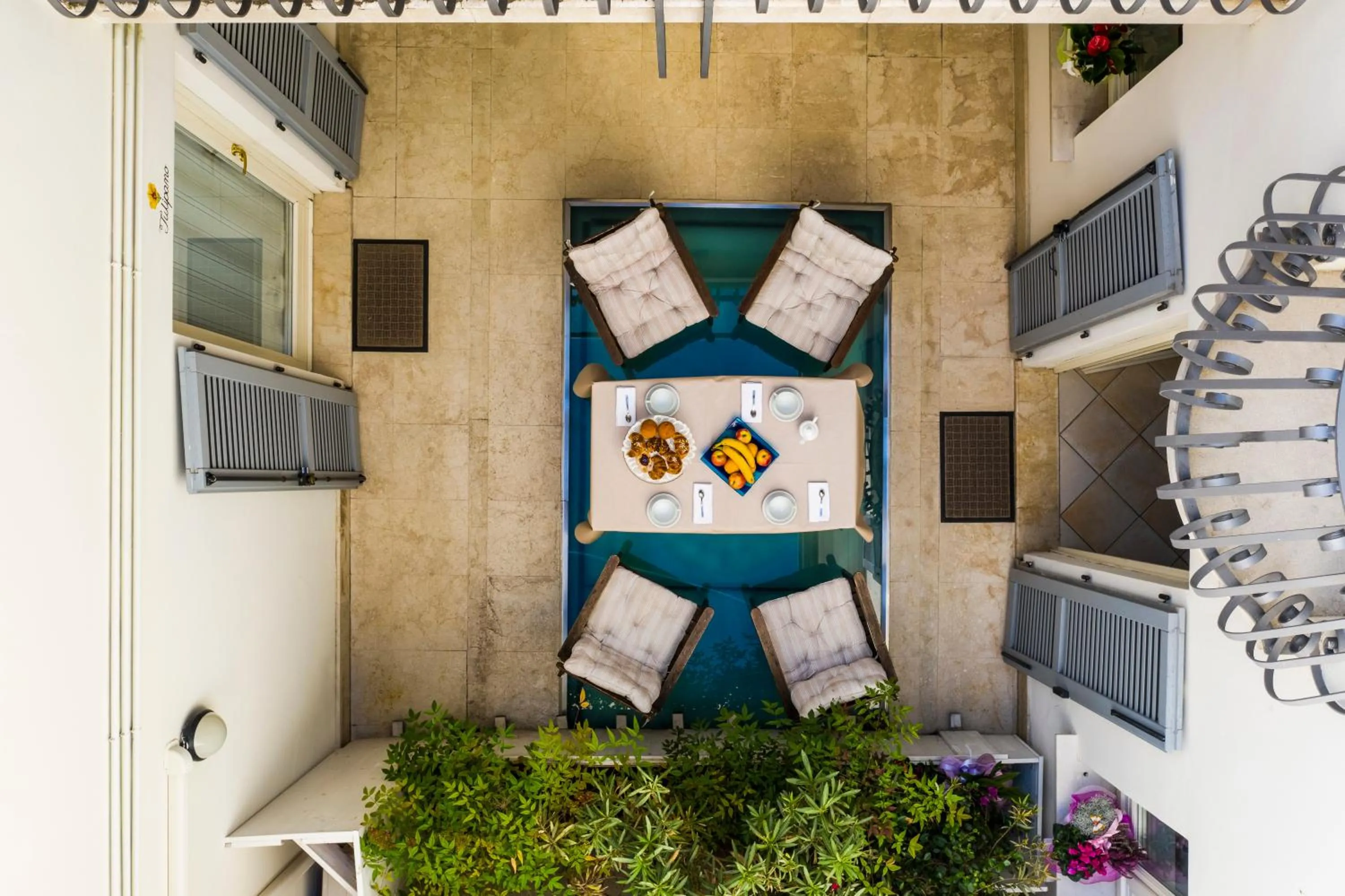 Inner courtyard view in Flowers Apartments