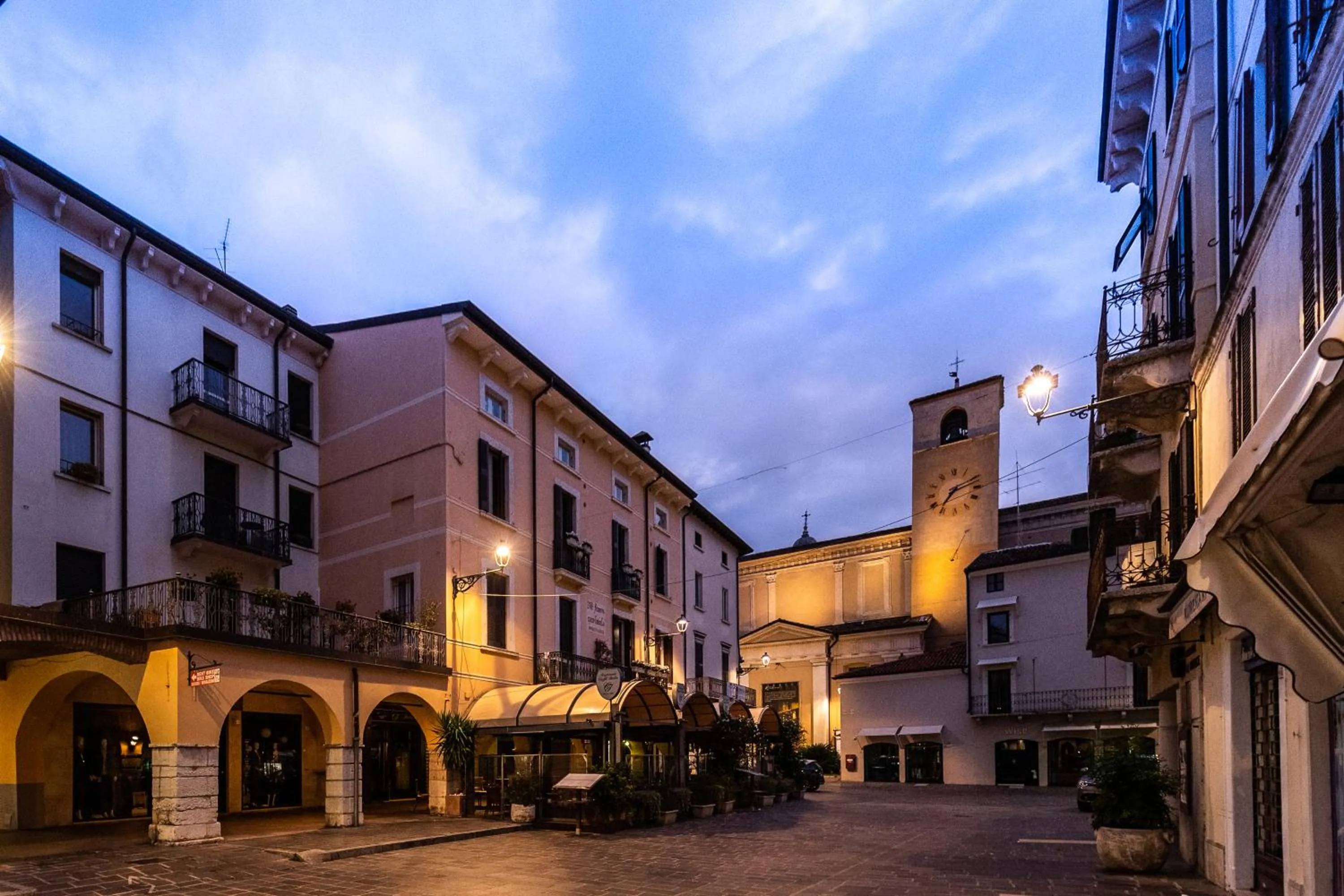 Facade/entrance in Flowers Apartments