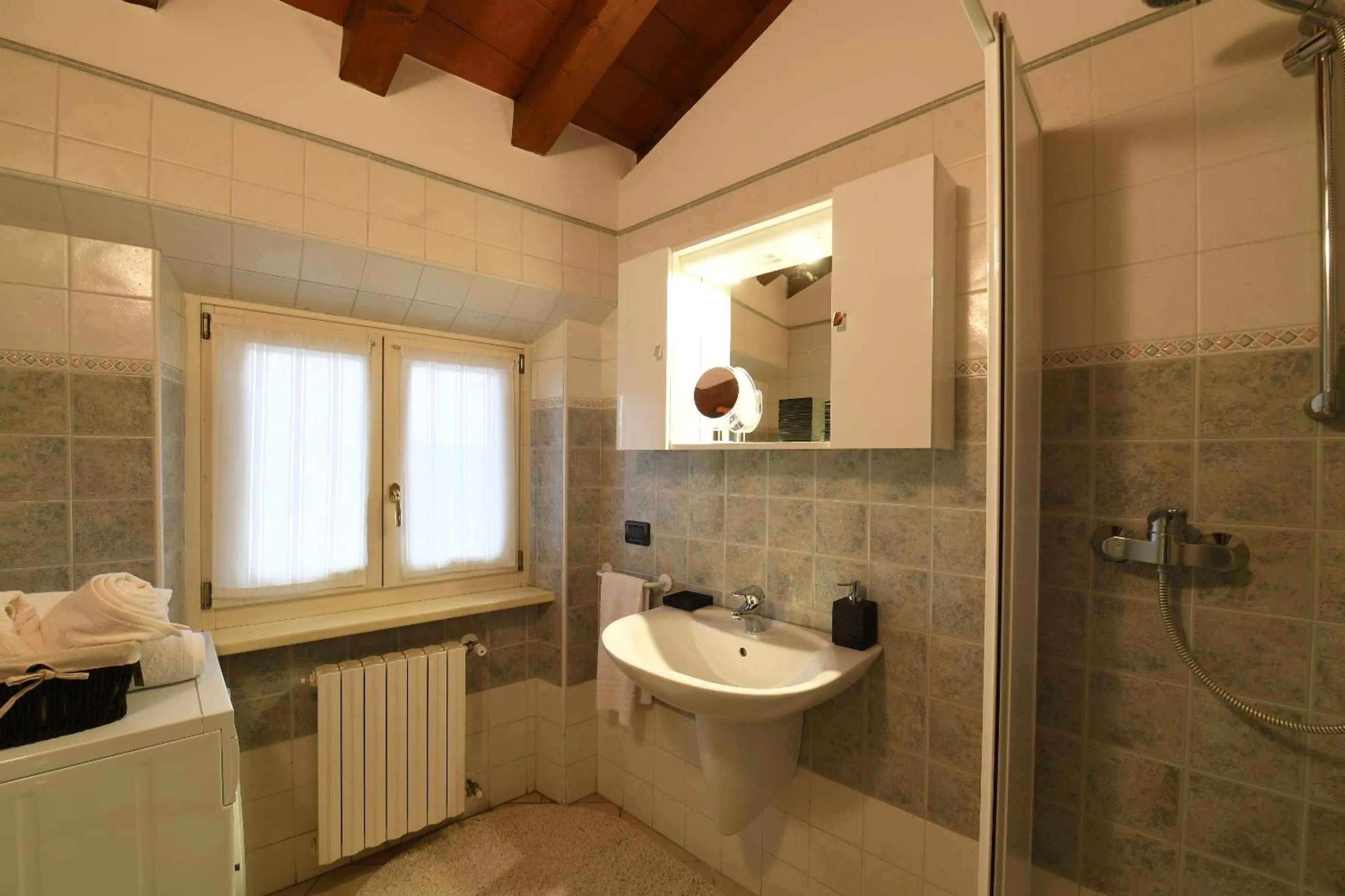 Bathroom in Flowers Apartments