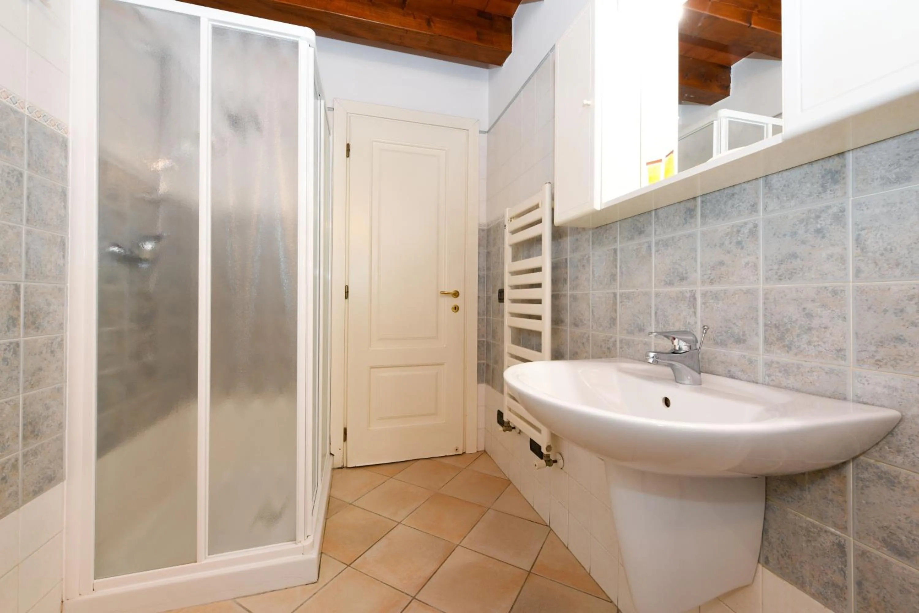 Shower in Flowers Apartments