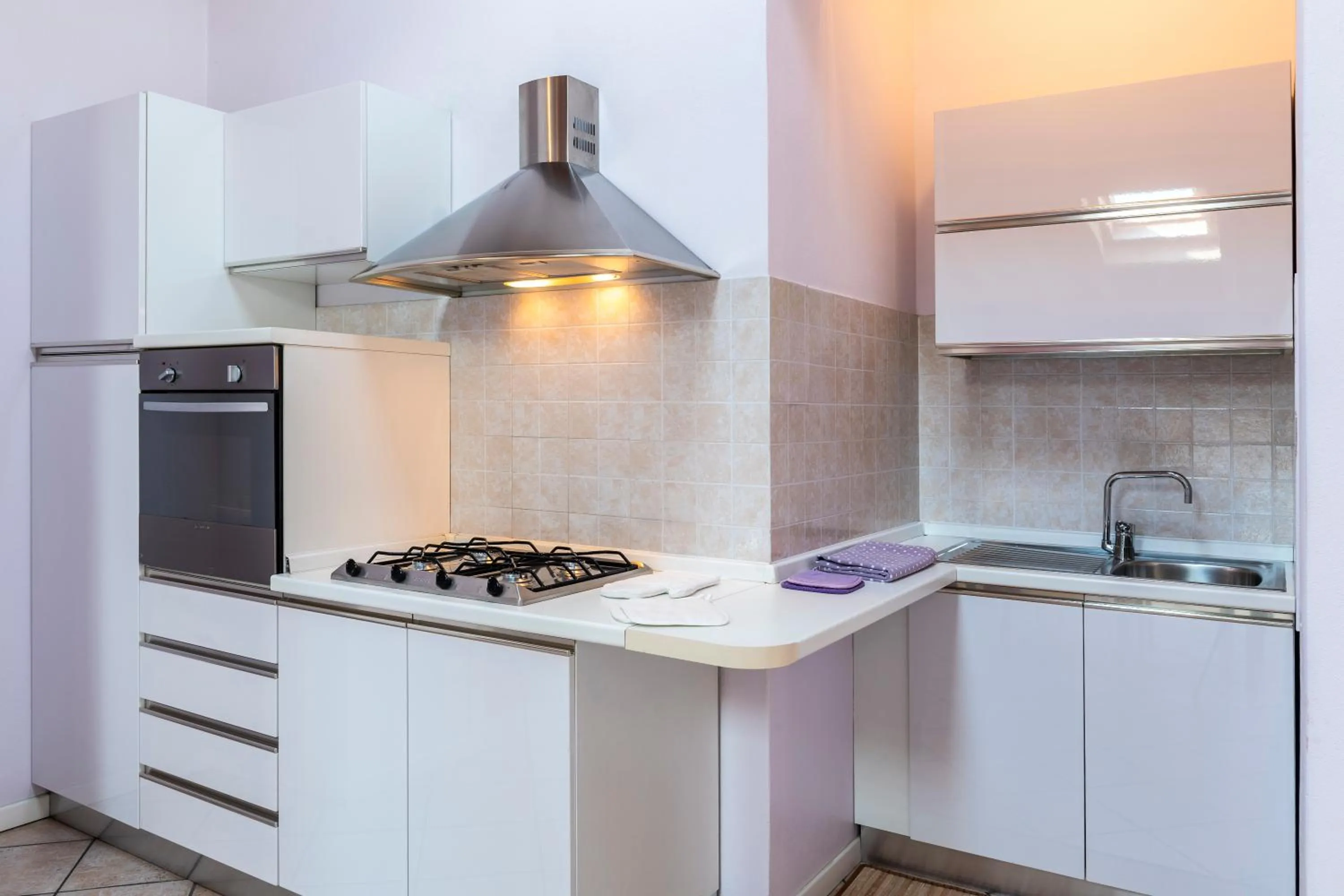 oven in Flowers Apartments