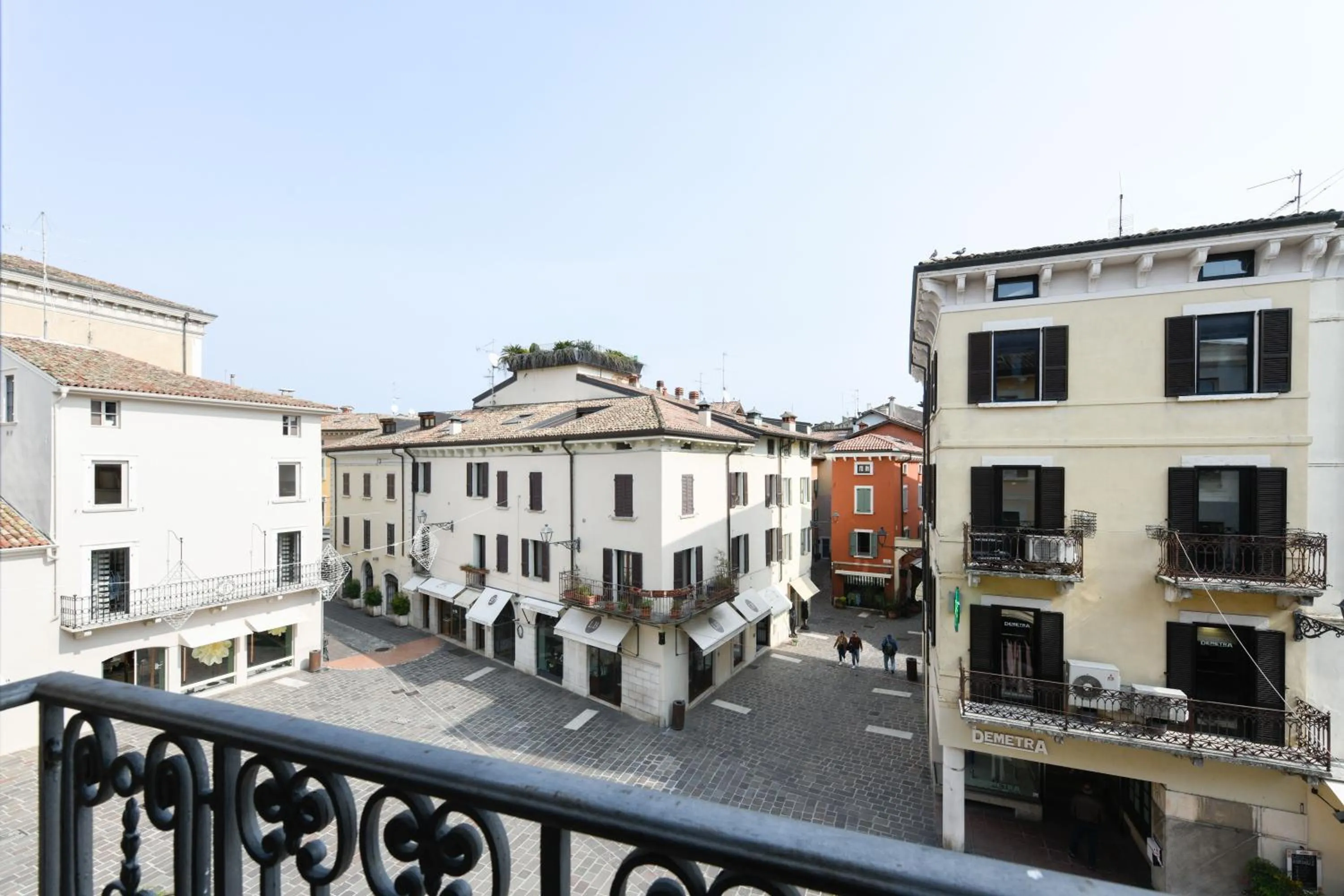 Neighbourhood in Flowers Apartments