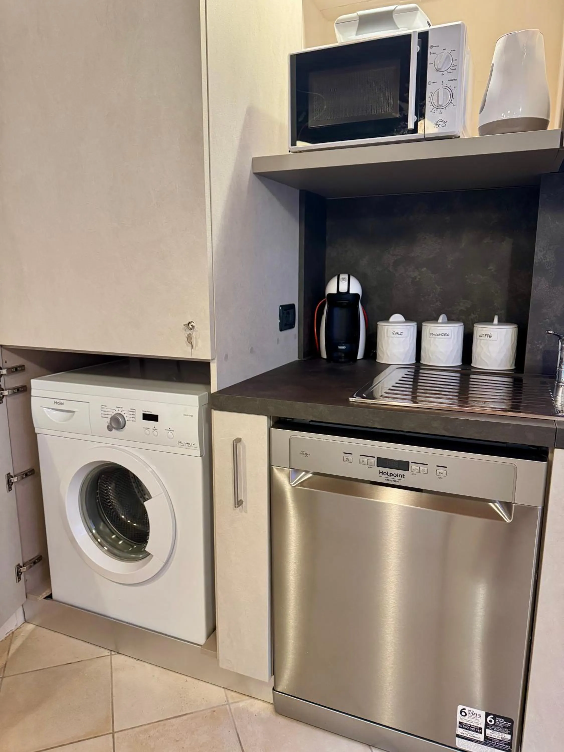 washing machine in Flowers Apartments