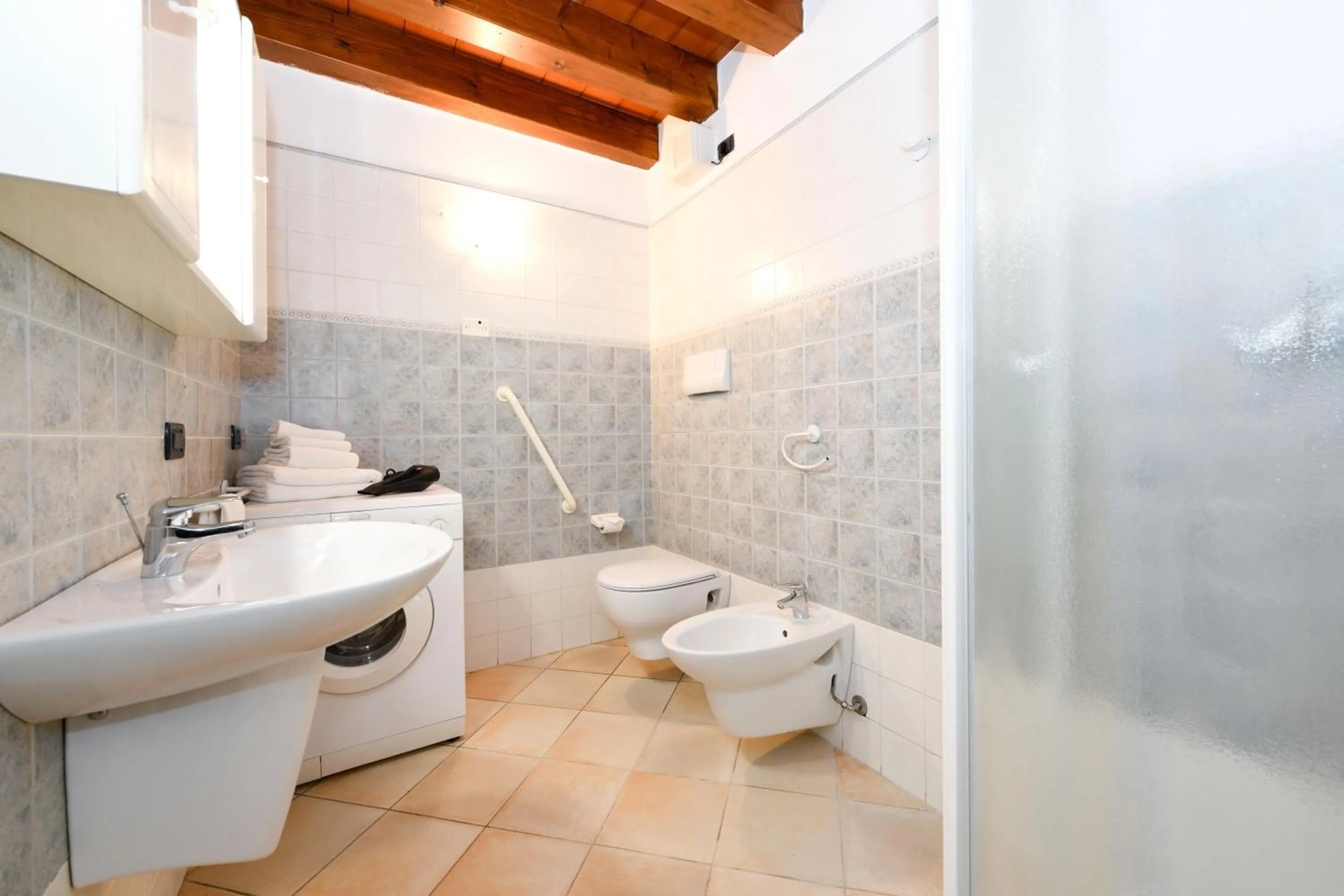 Shower in Flowers Apartments