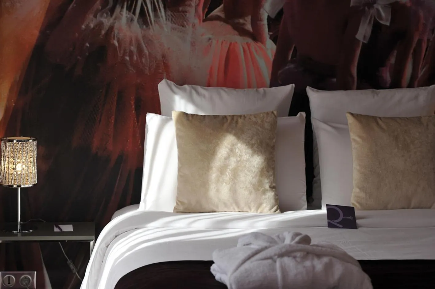 Bed in Mercure Paris Place d'Italie