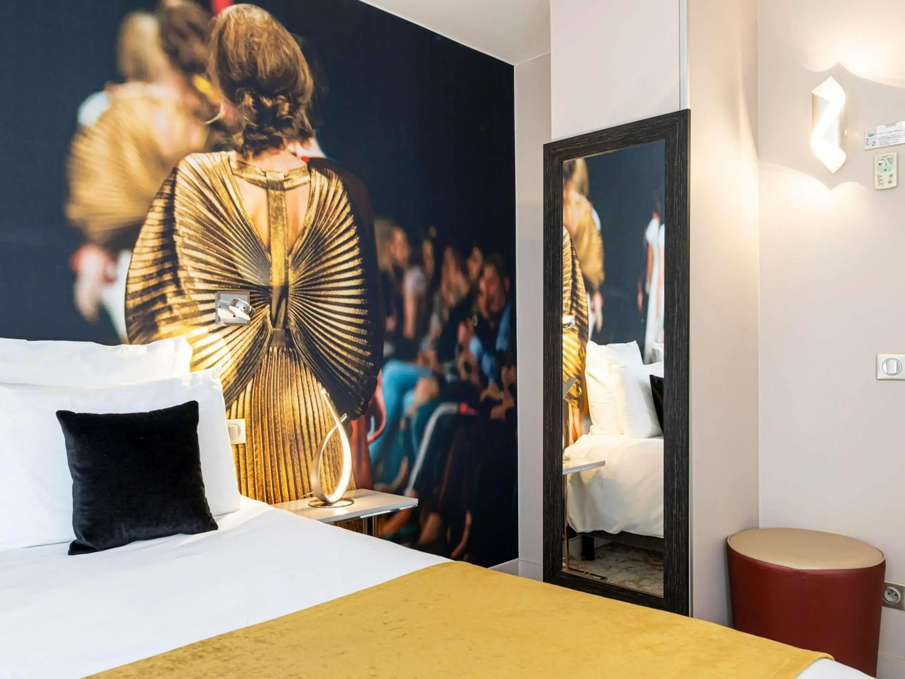 Bedroom, Bed in Mercure Paris Place d'Italie Bedroom, Bed in Mercure Paris Place d'Italie