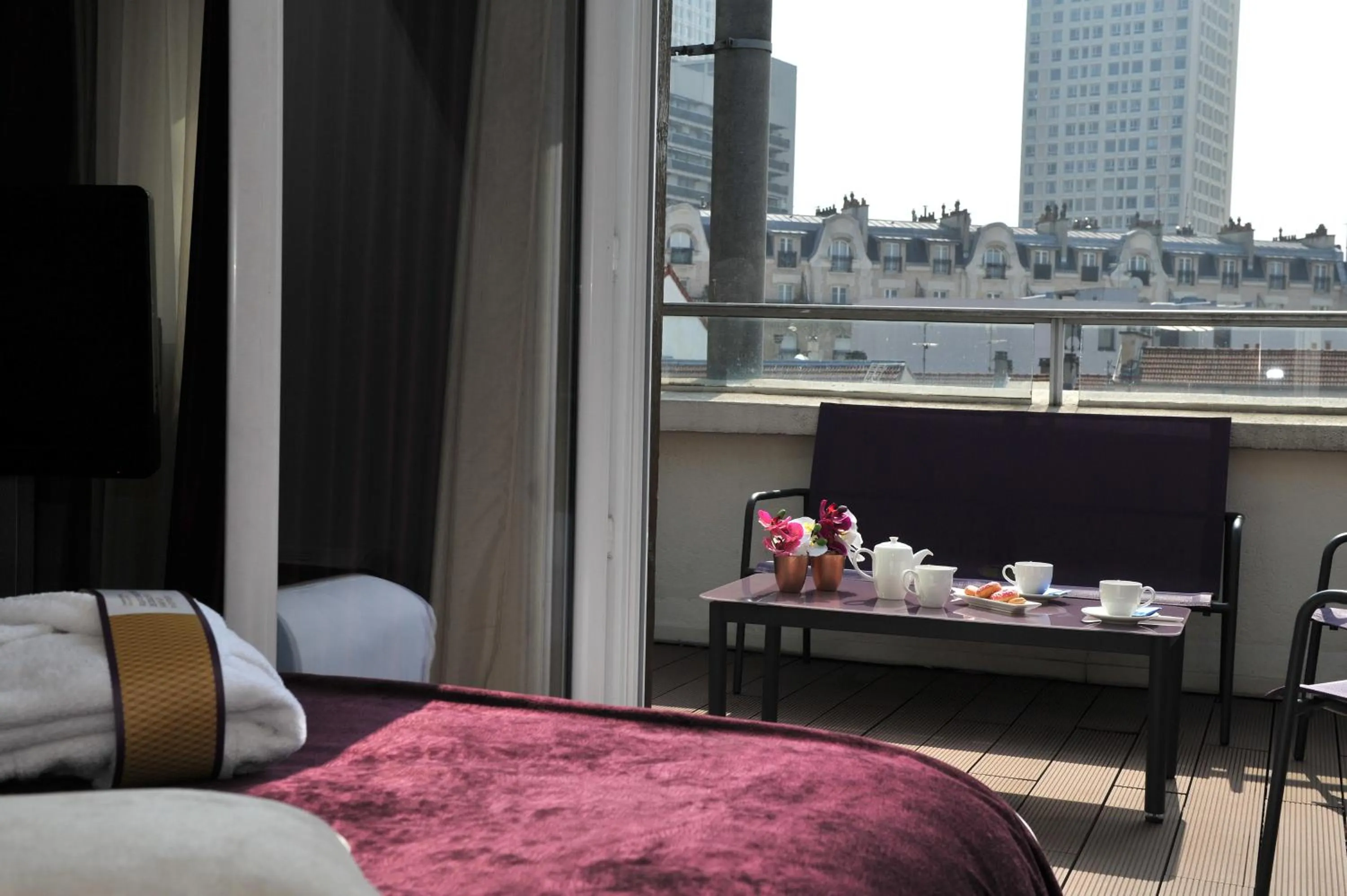 Photo of the whole room, Bed in Mercure Paris Place d'Italie