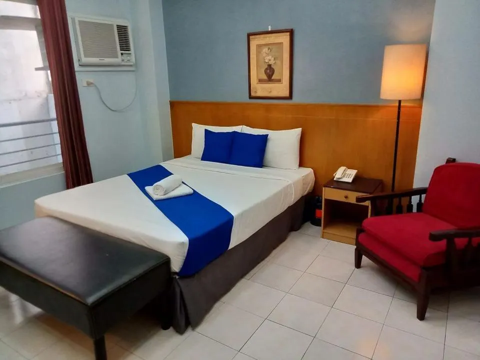 Bed in Alley 8 Makati