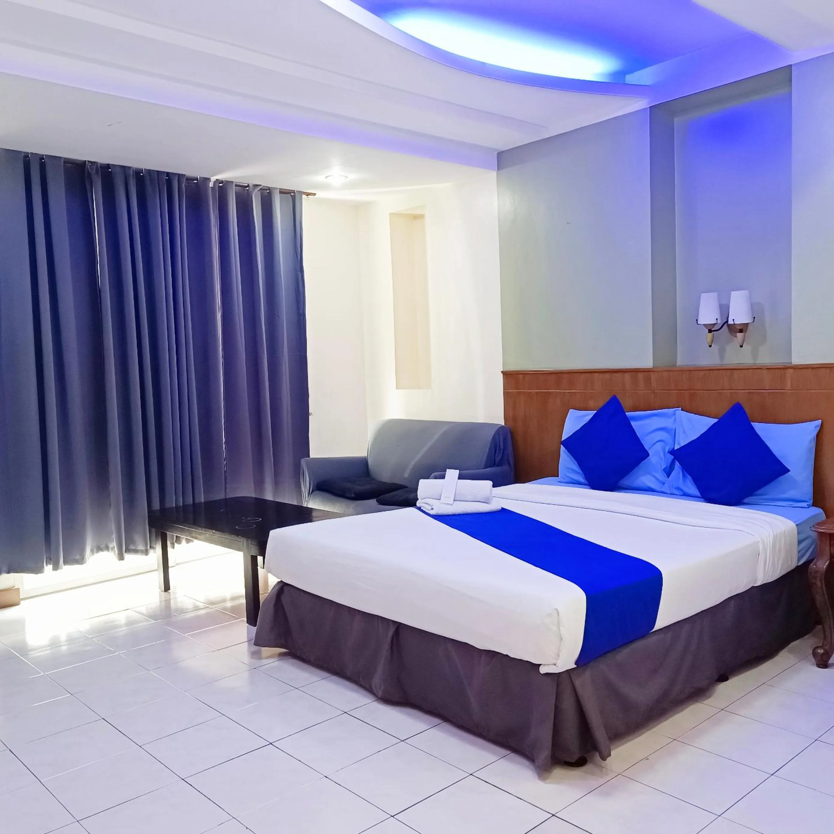 Bed in Alley 8 Makati