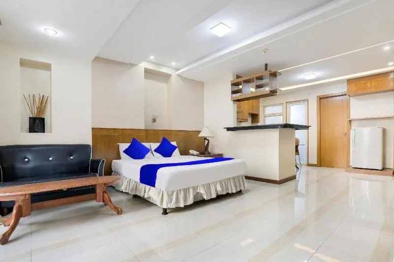 Bed in Alley 8 Makati